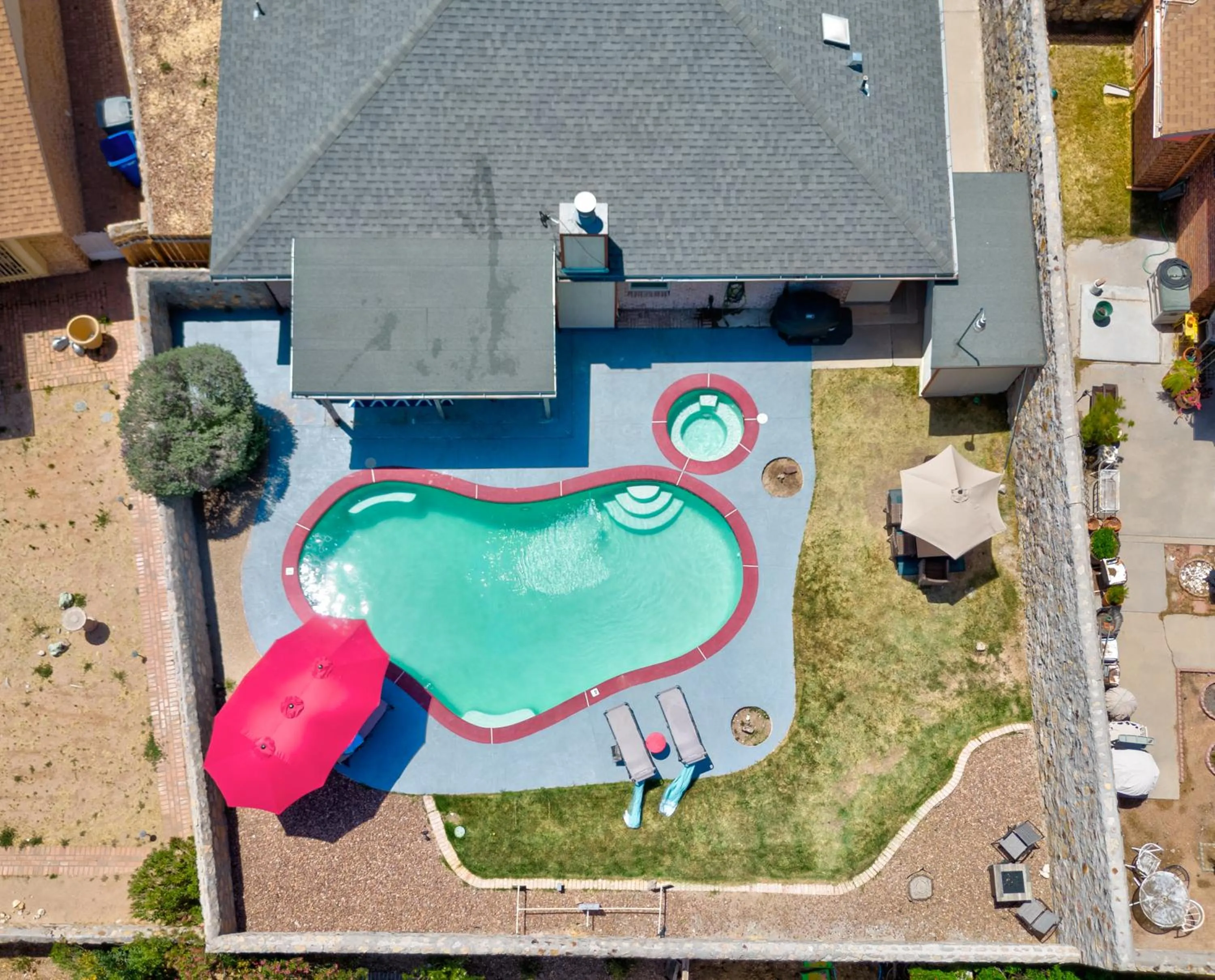 Home with Mountain View/Pool/Tub