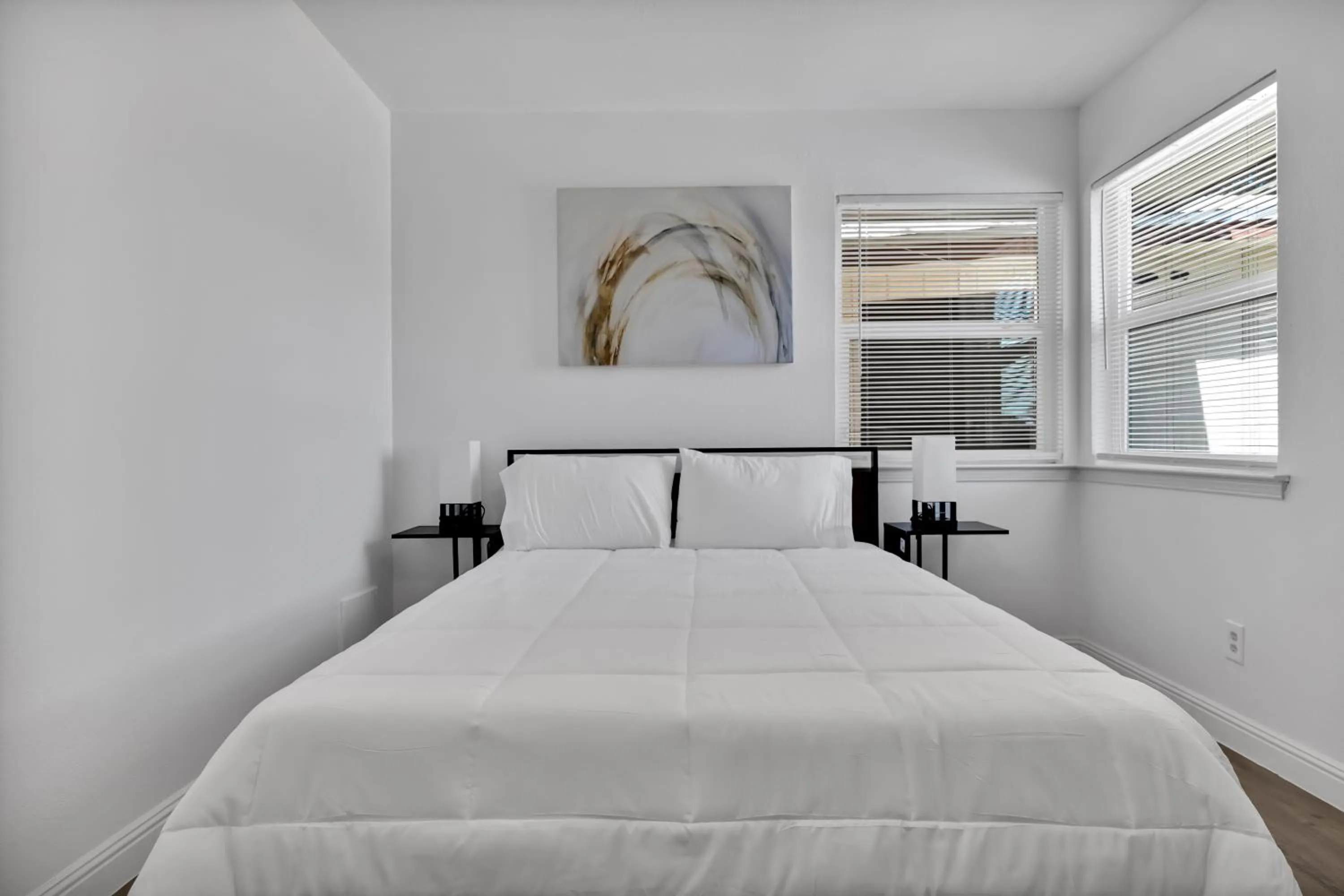 Bed in Home with Mountain View/Pool/Tub