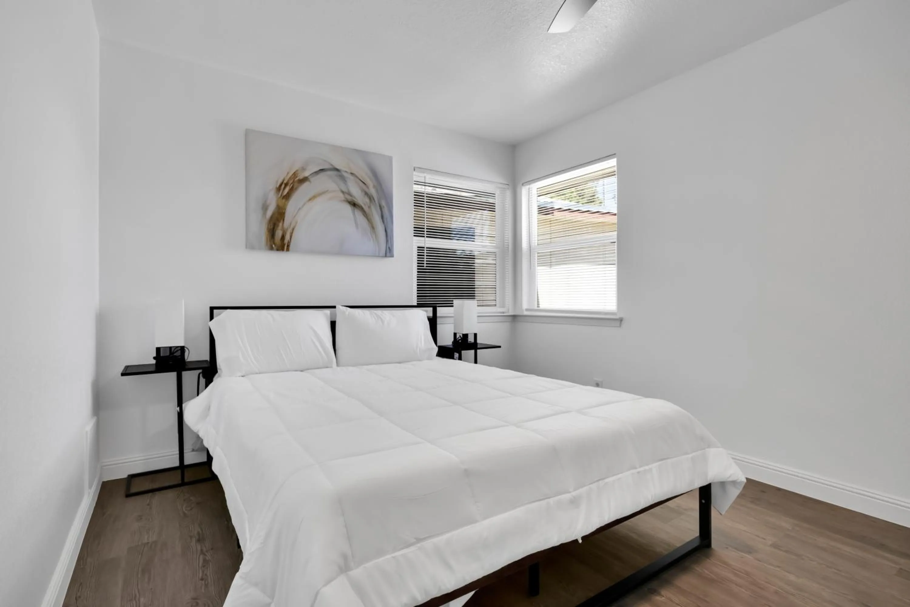 Bed in Home with Mountain View/Pool/Tub