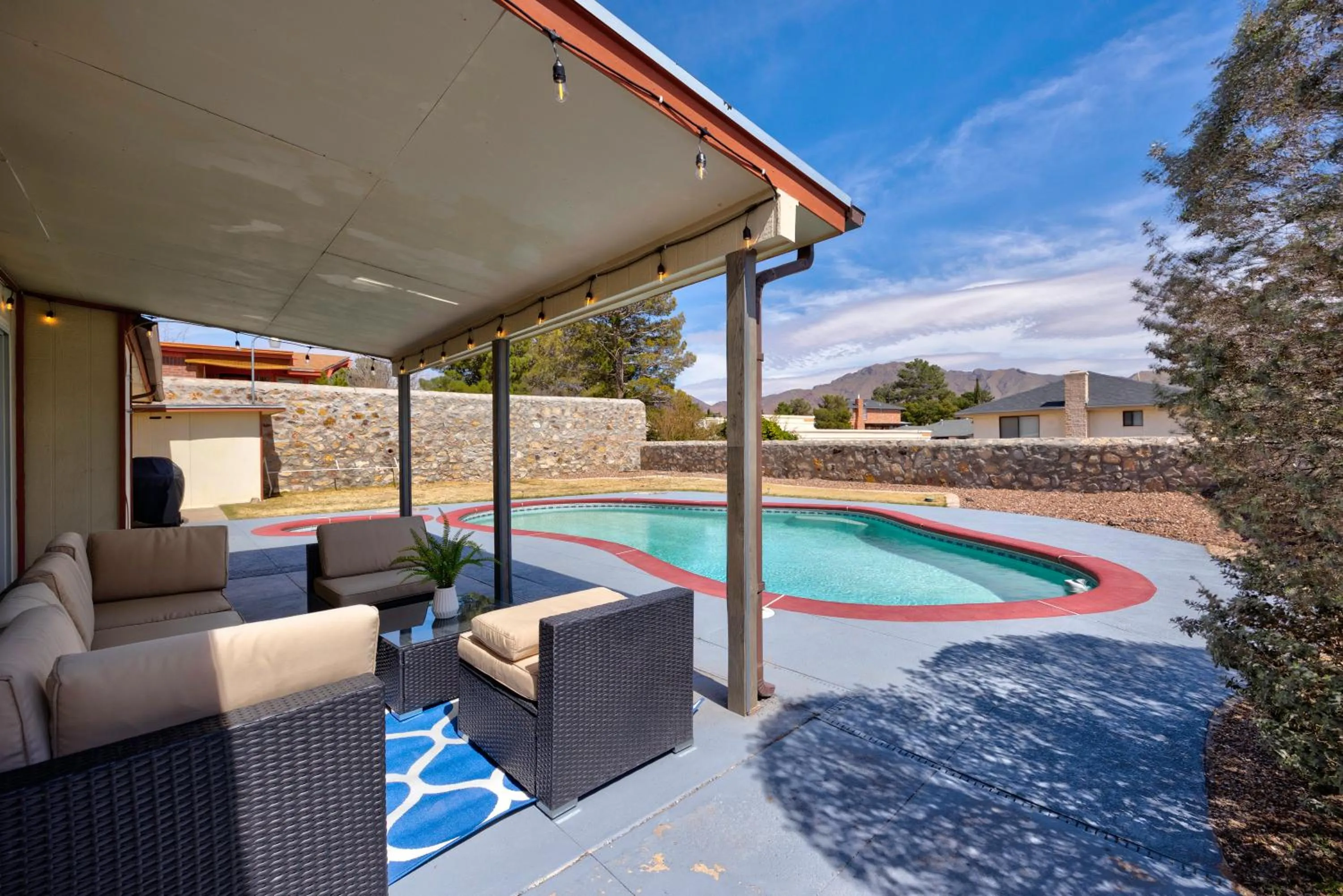 Patio in Home with Mountain View/Pool/Tub