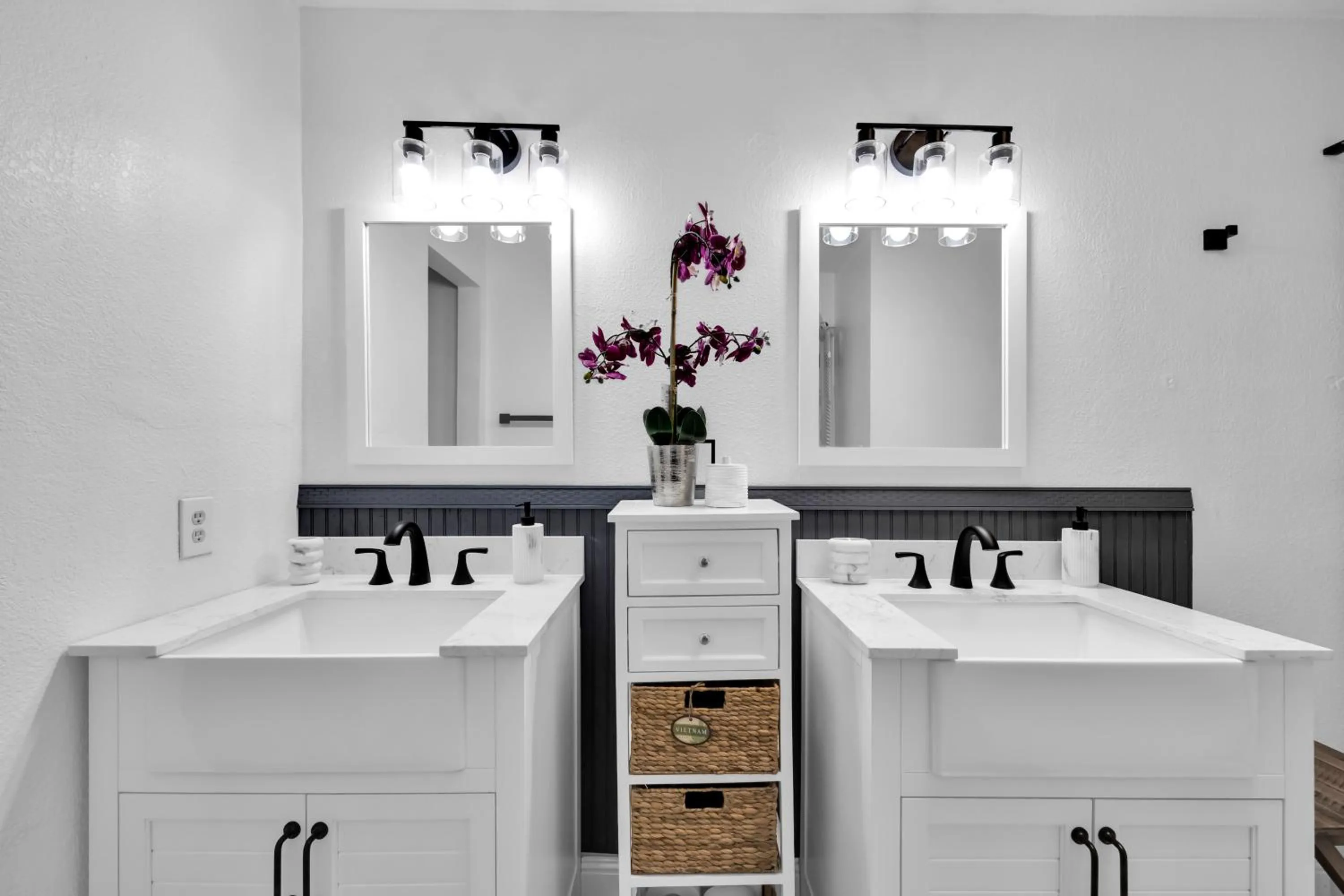Bathroom in Home with Mountain View/Pool/Tub