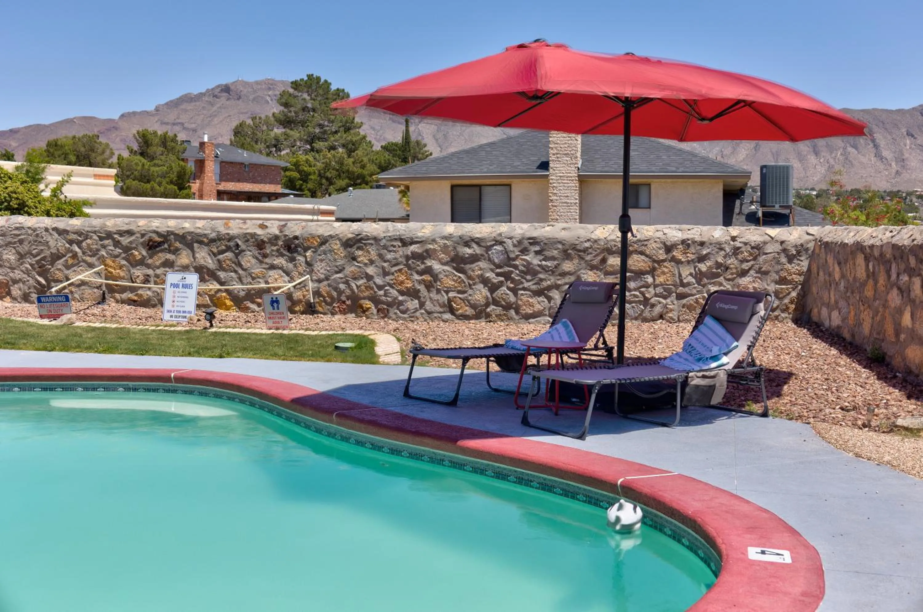 Home with Mountain View/Pool/Tub