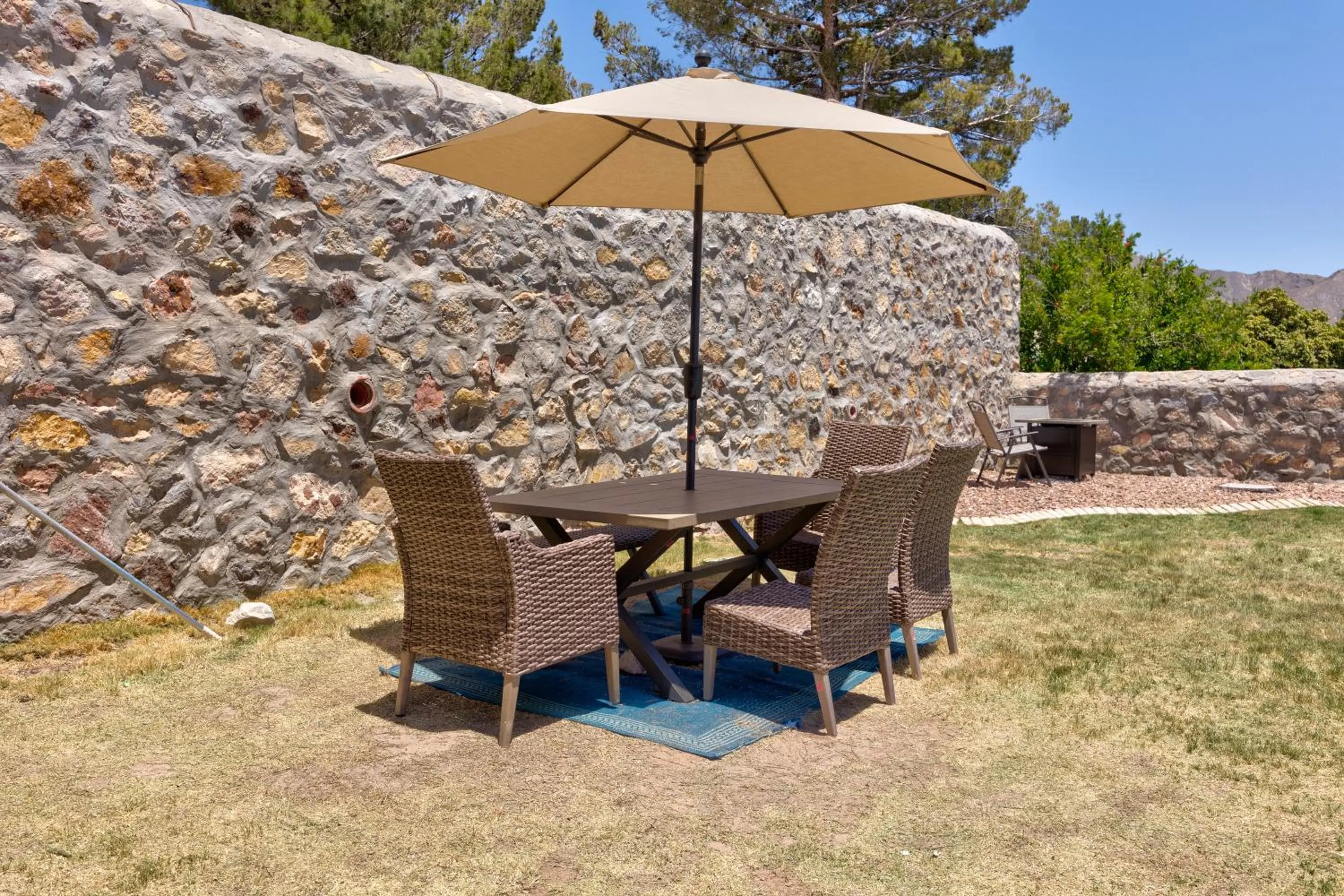 Home with Mountain View/Pool/Tub