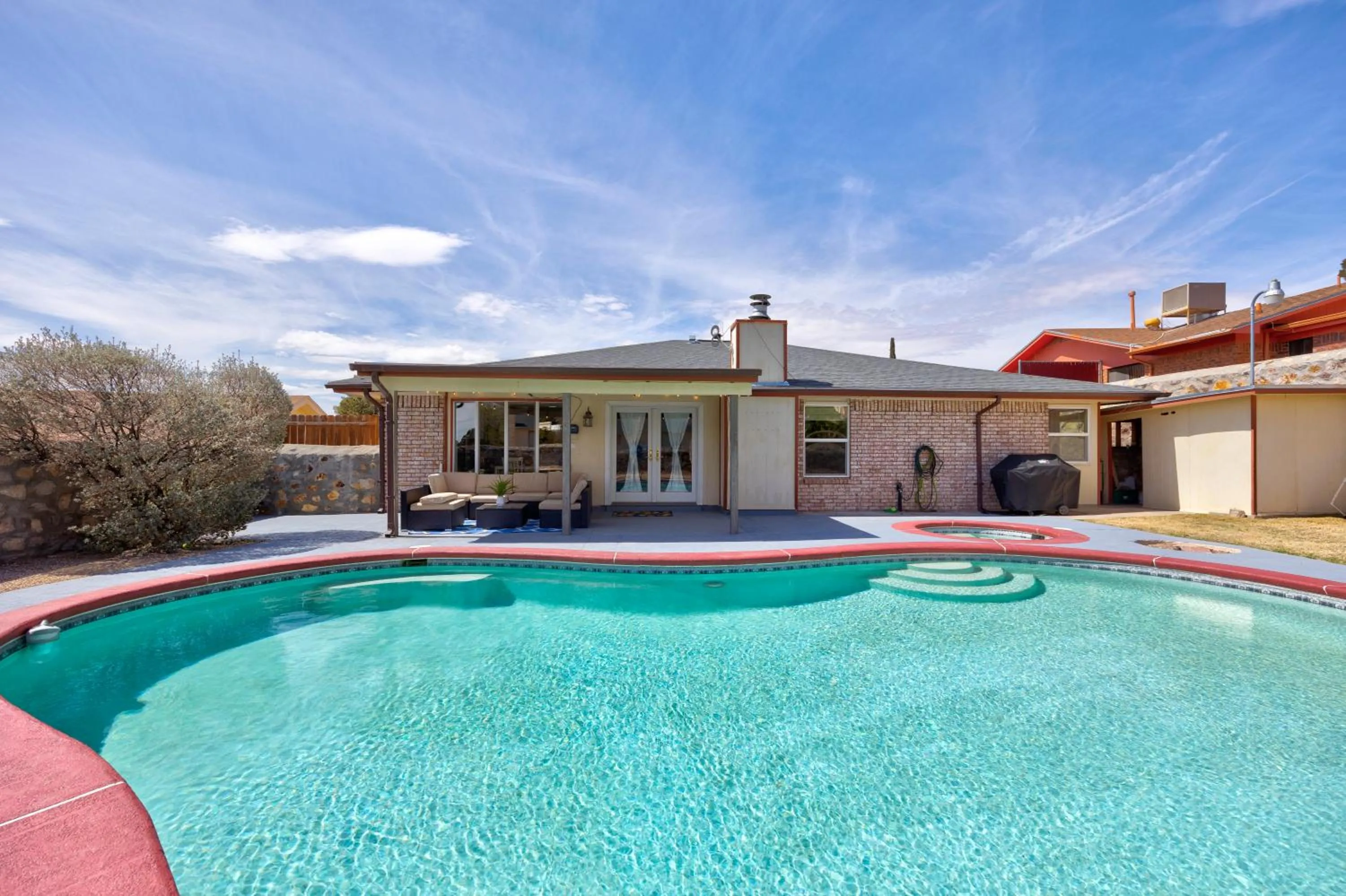Patio in Home with Mountain View/Pool/Tub