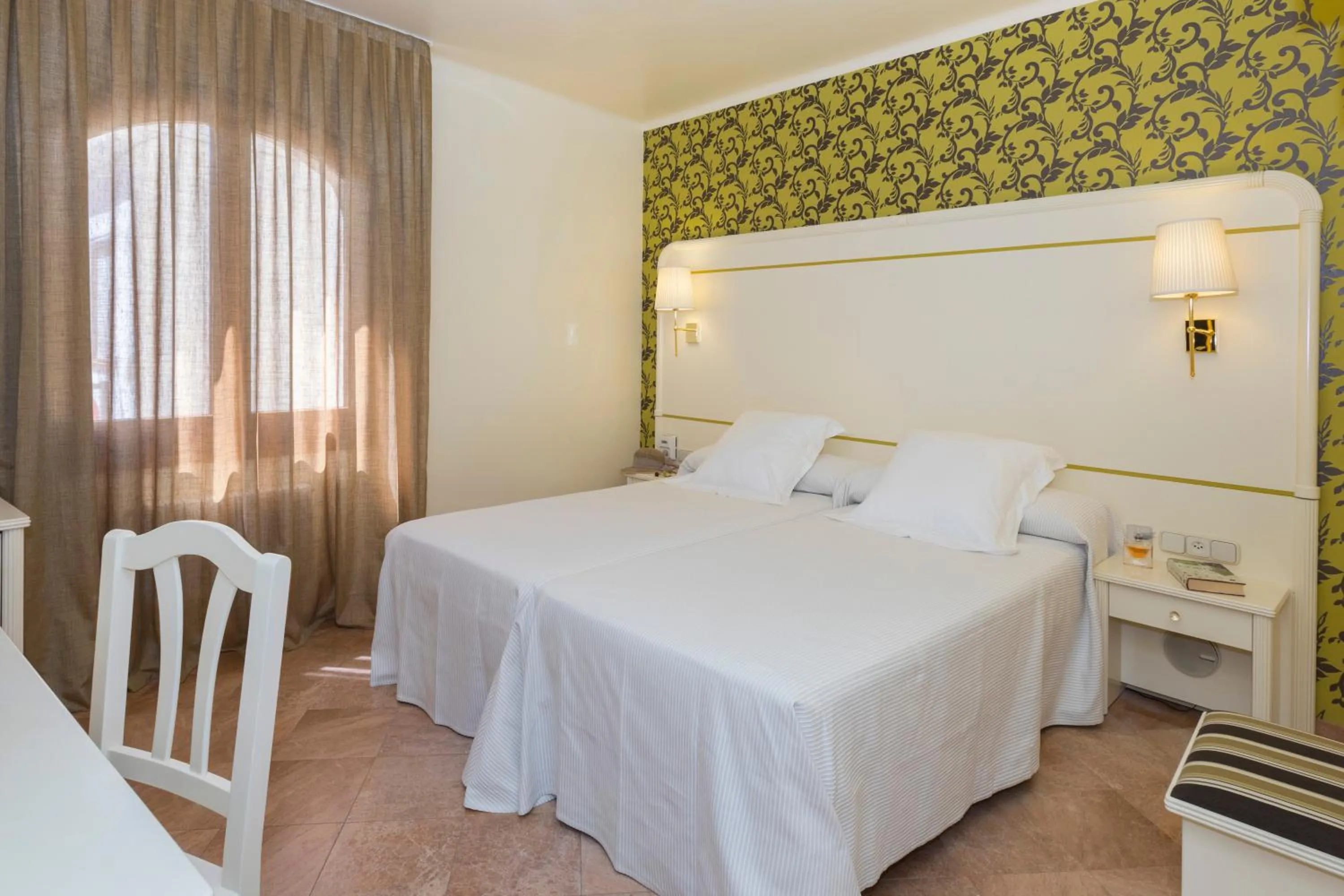 Bedroom, Bed in Hotel Spa Porto Cristo