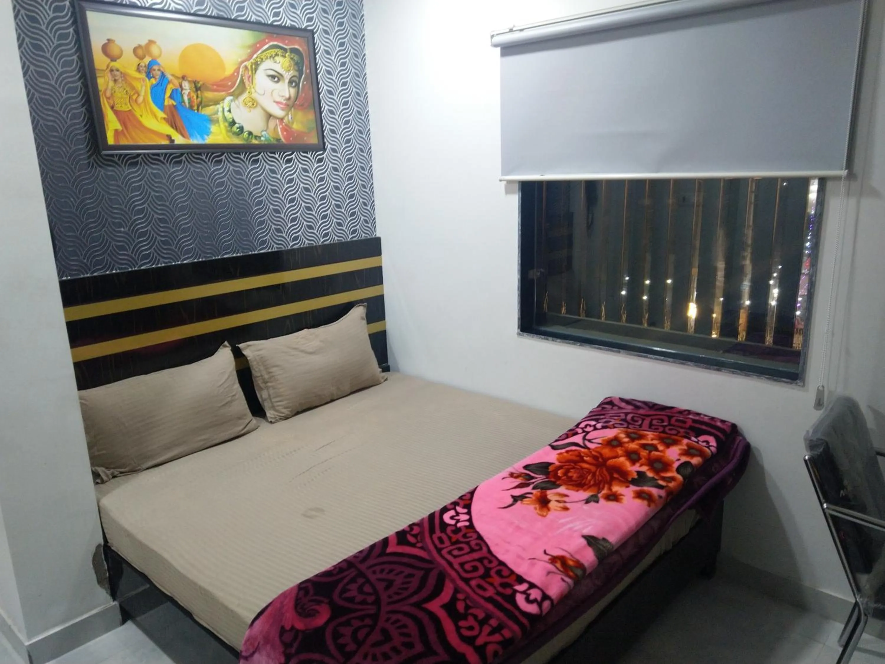 Bed in Hotel Imperial Crown