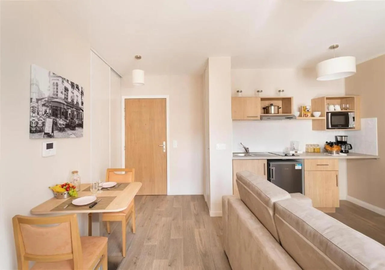 Kitchen or kitchenette in Zenao Appart'hôtels Montreuil