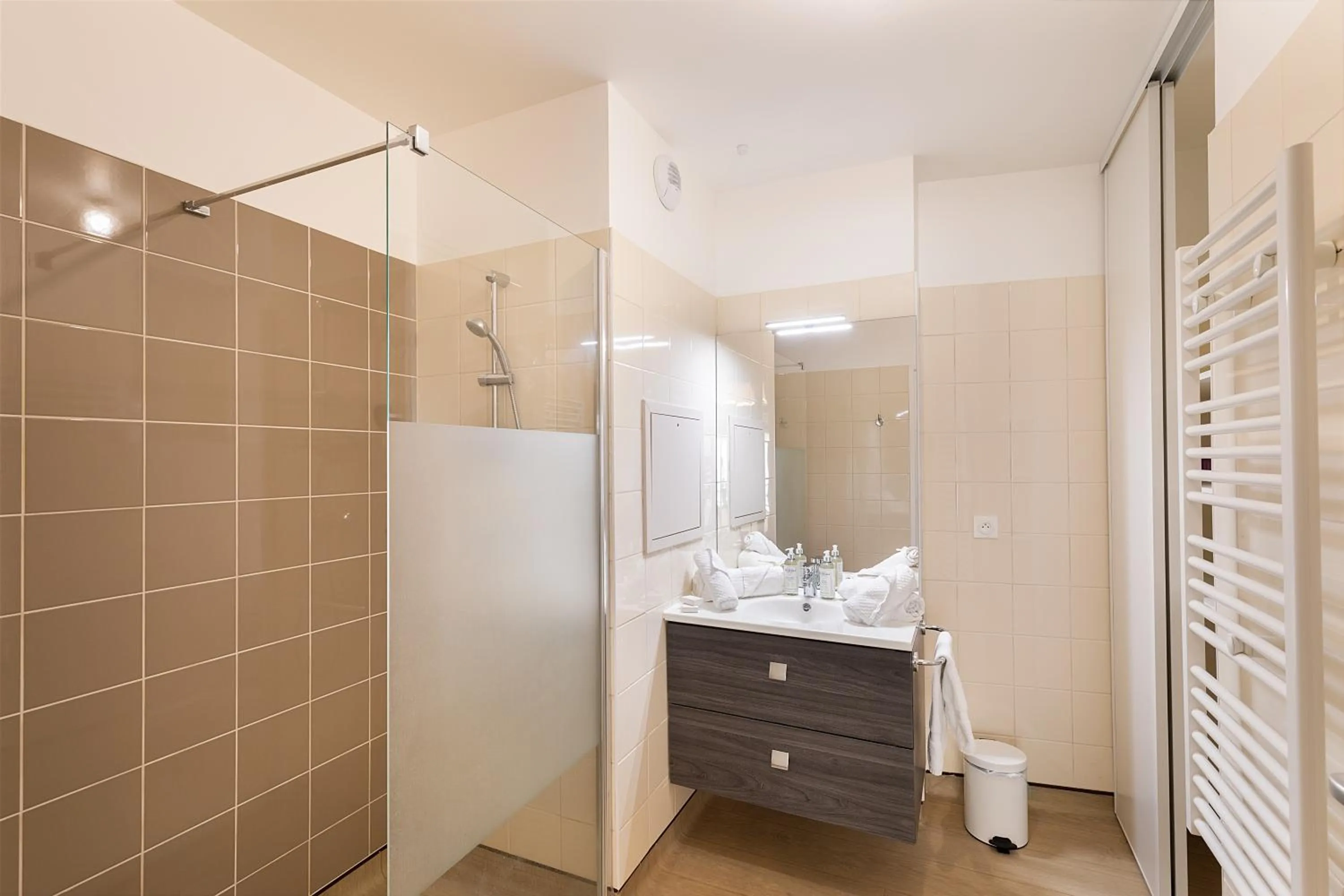 Bathroom in Zenao Appart'hôtels Montreuil