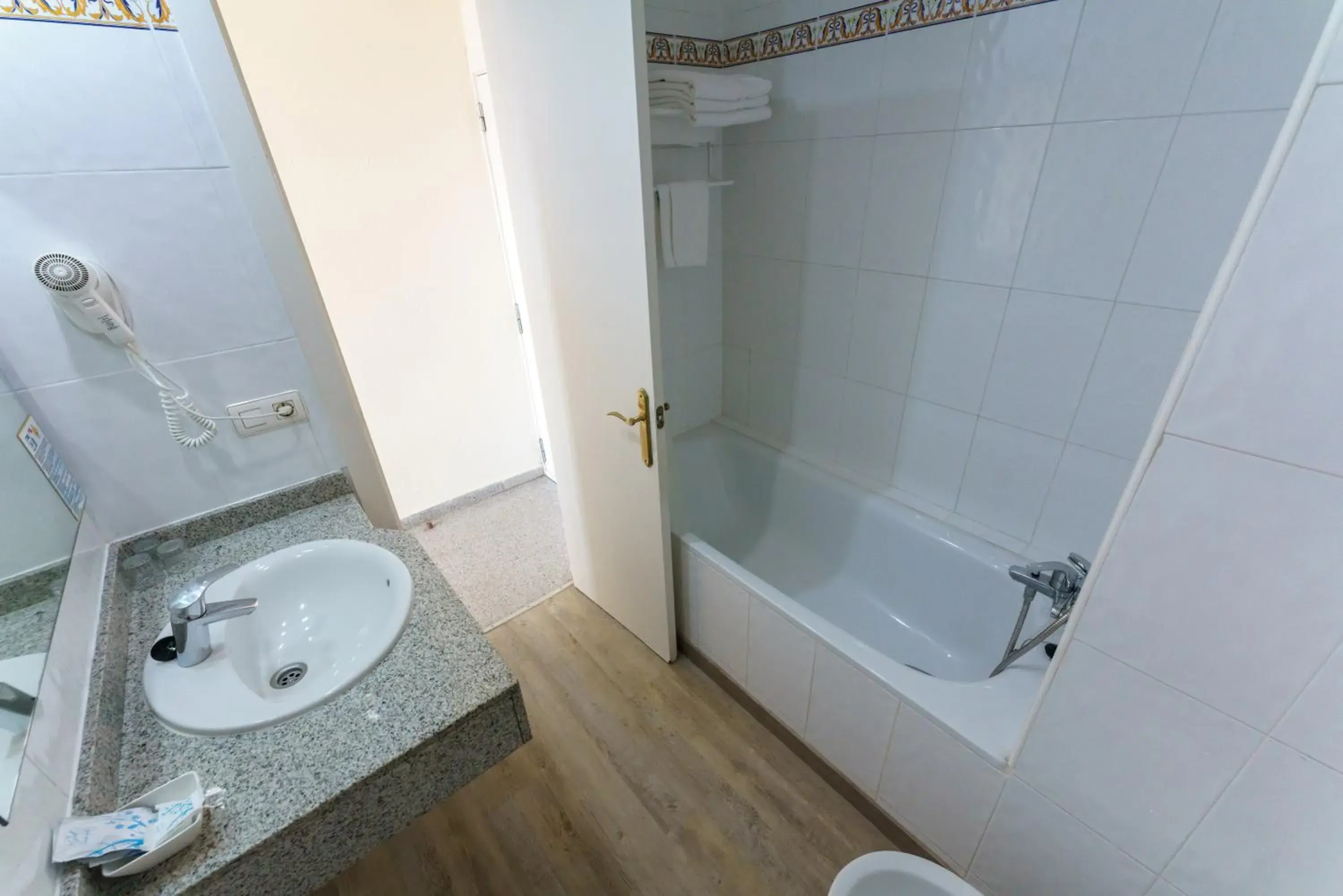 Bathroom in Checkin Catalonia Bathroom in Checkin Catalonia