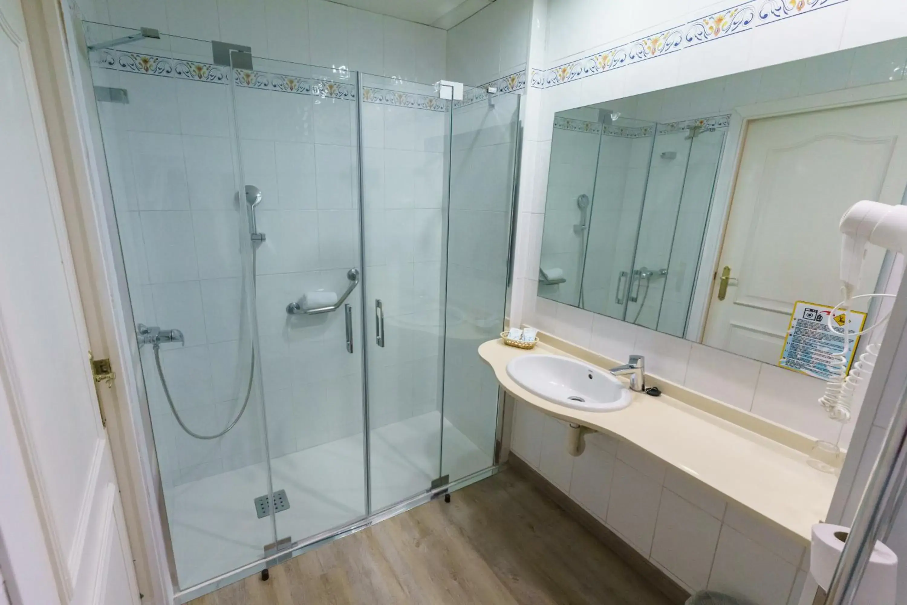 Bathroom in Checkin Catalonia Bathroom in Checkin Catalonia