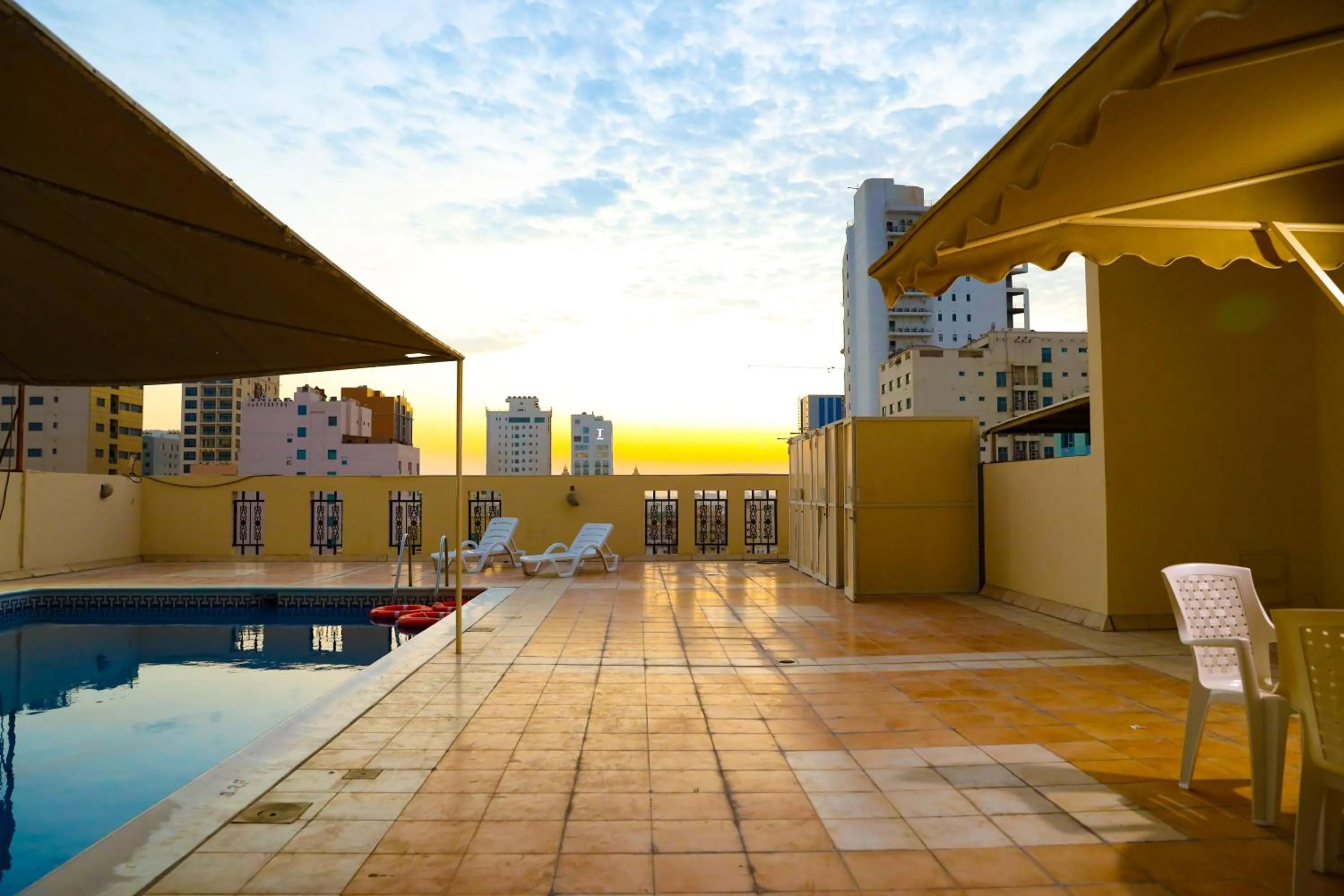 Swimming pool in Pearl Bahrain Suites