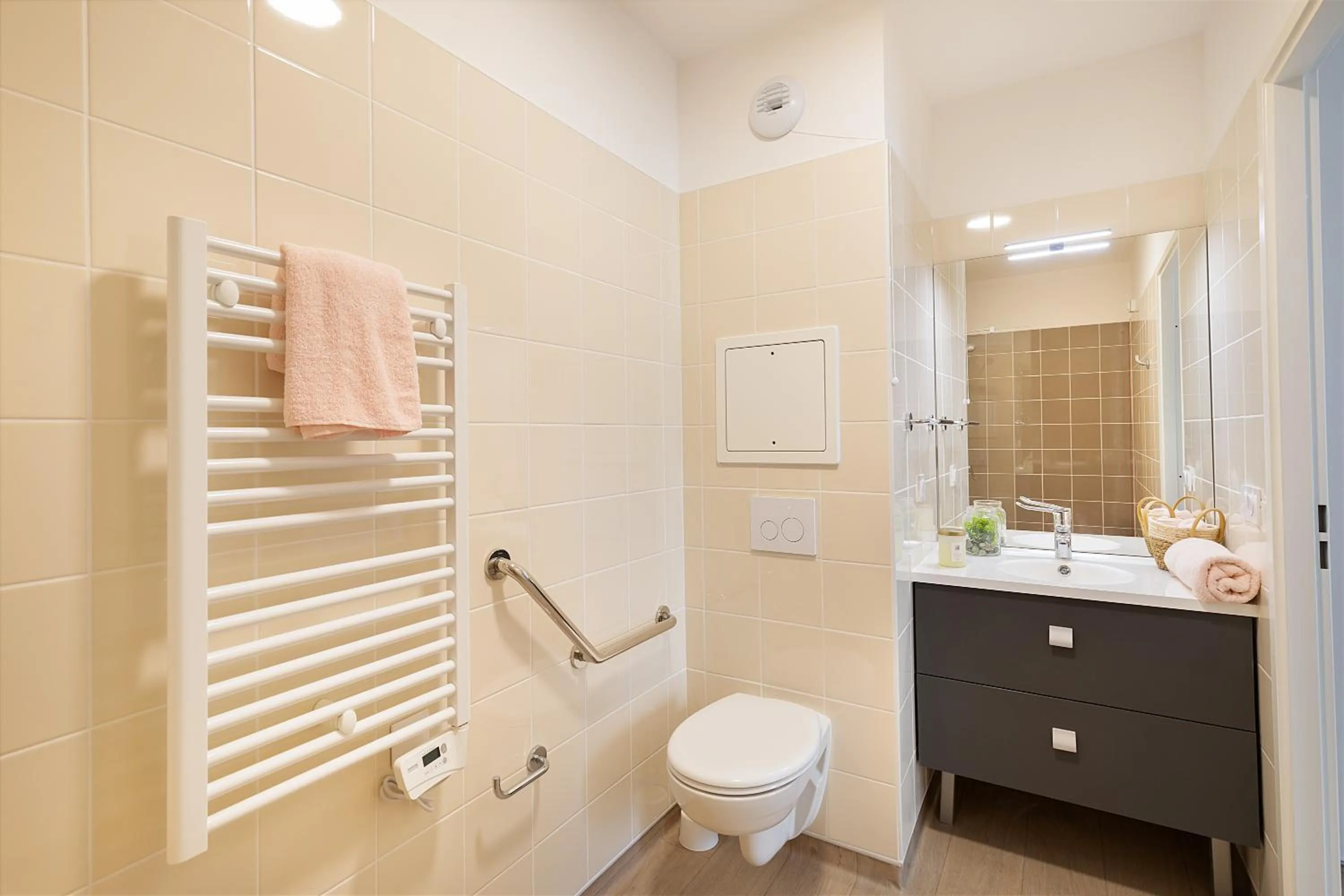 Bathroom in Zenao Appart'hôtels Le Raincy