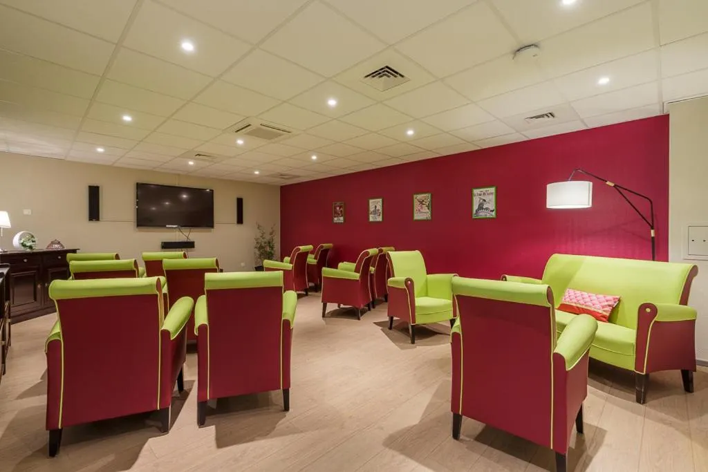 Communal lounge/ TV room in Zenao Appart'hôtels Strasbourg