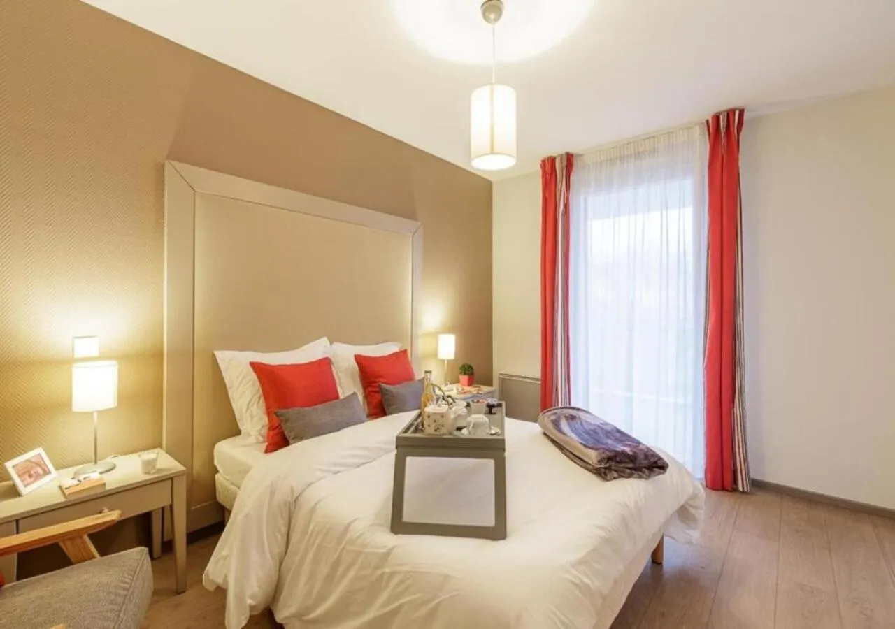 Bed in Zenao Appart'hôtels Strasbourg