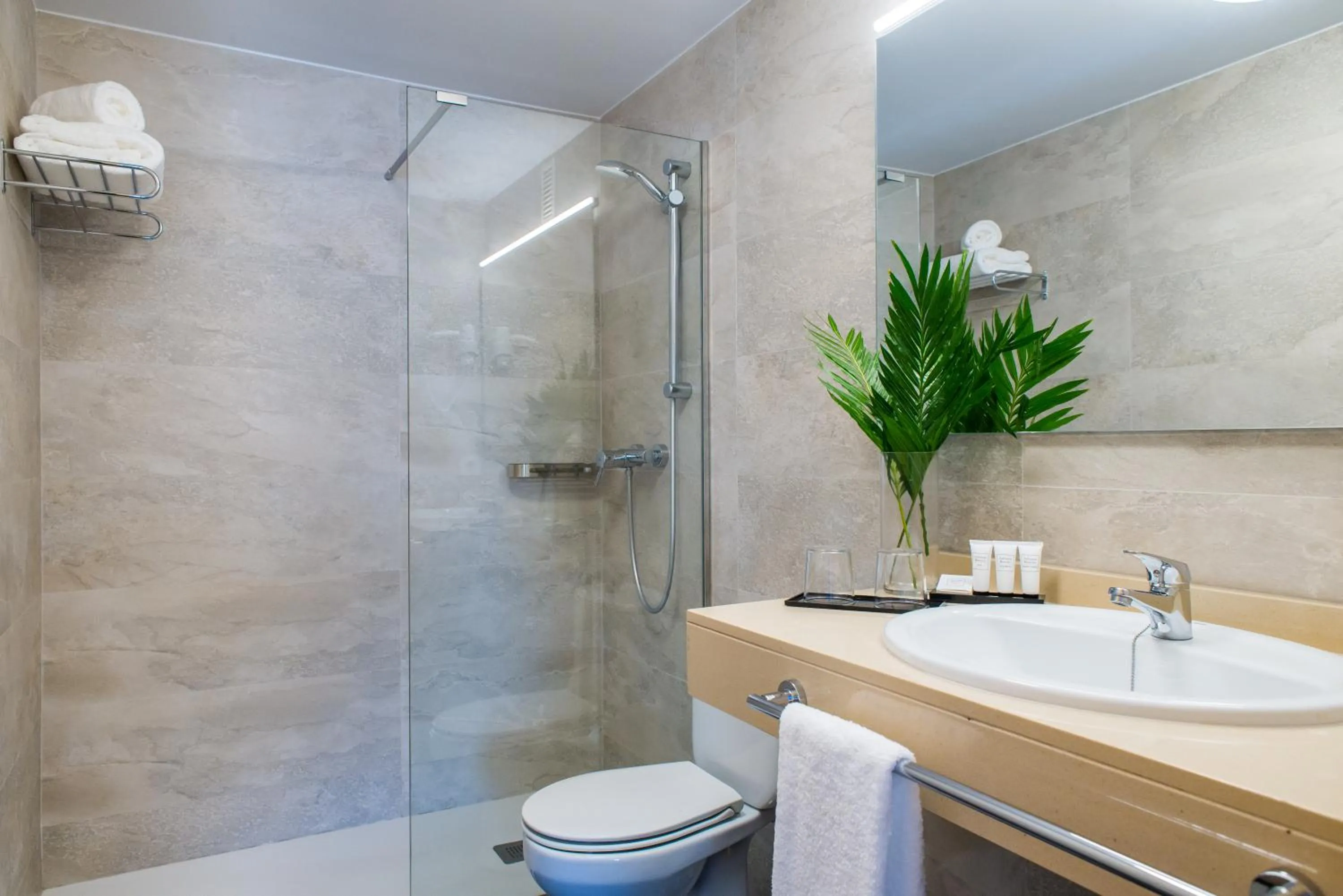 Bathroom in Dunas Club - Hotel & Apartamentos