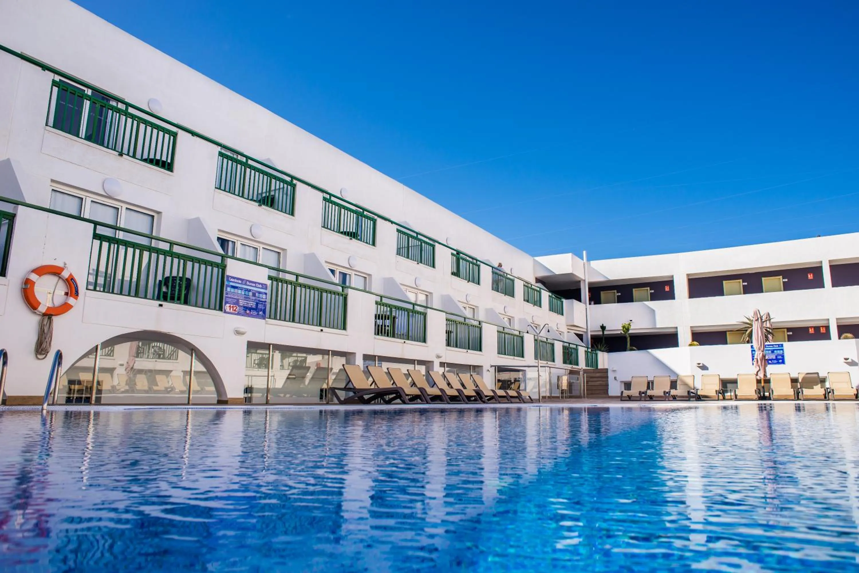 Swimming pool in Dunas Club - Hotel & Apartamentos