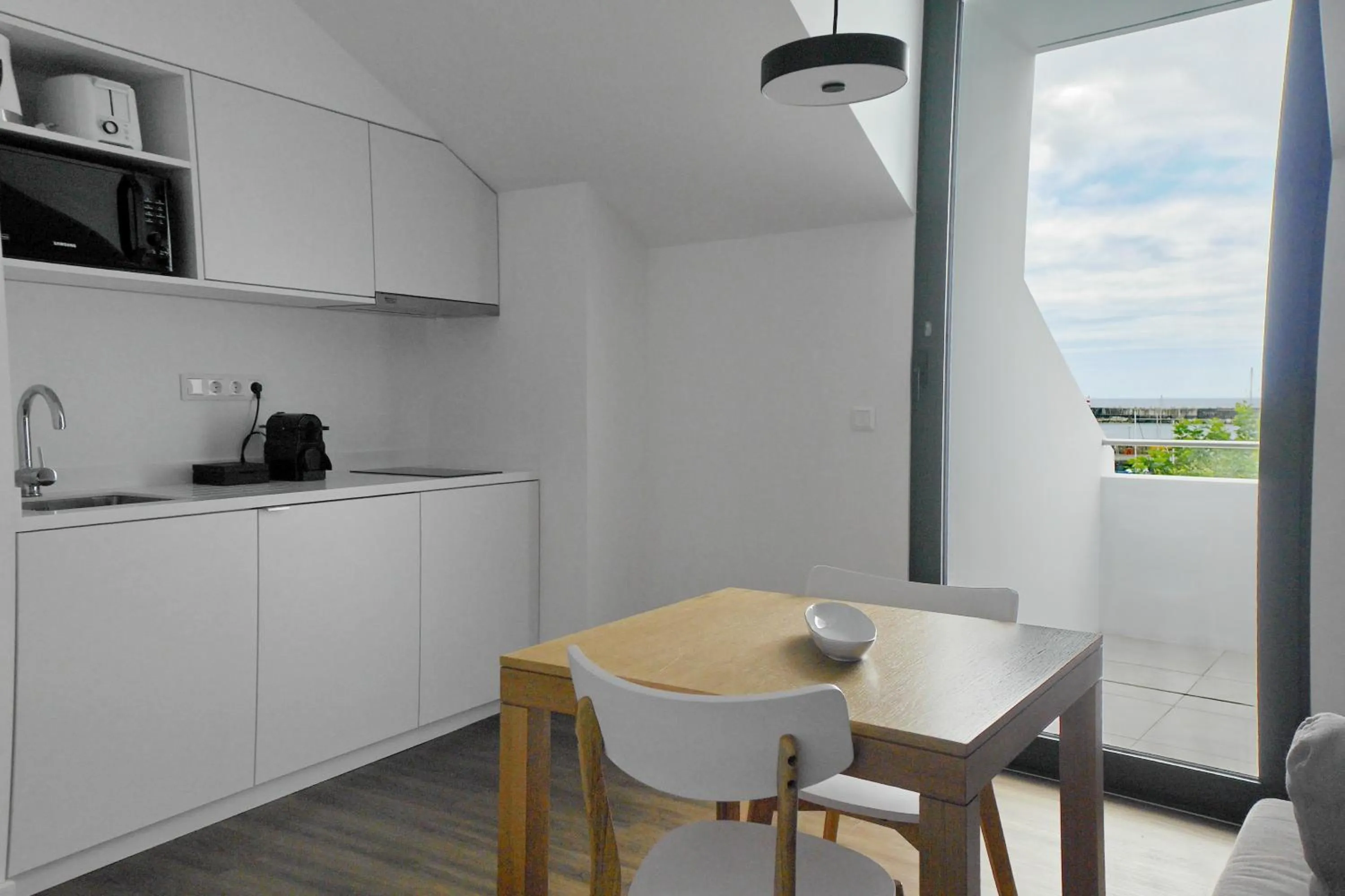 Kitchen or kitchenette in Pêro Teive Bay Apartments Hotel