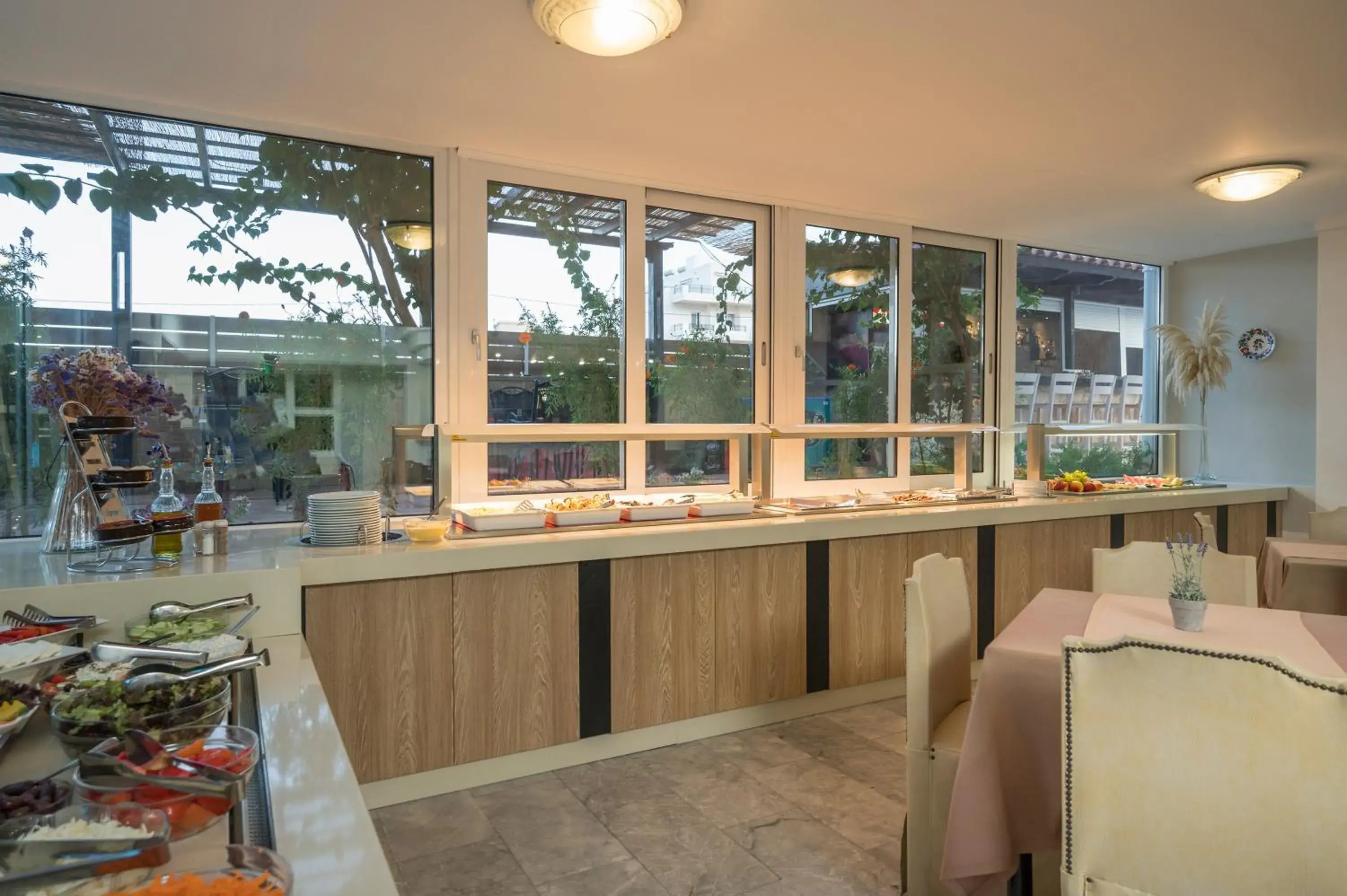 Restaurant/places to eat in Hermes Hotel Restaurant/places to eat in Hermes Hotel