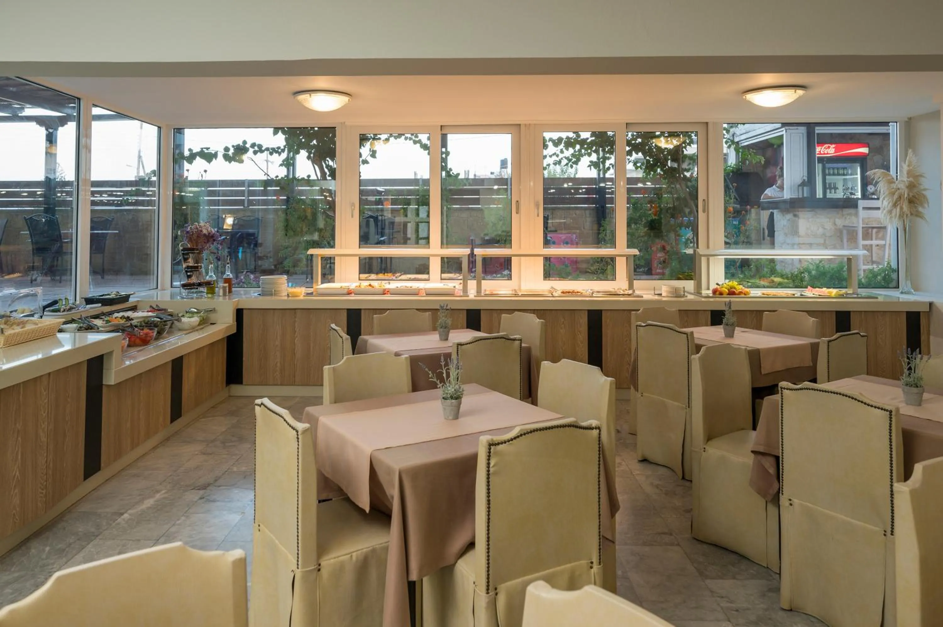 Restaurant/places to eat in Hermes Hotel