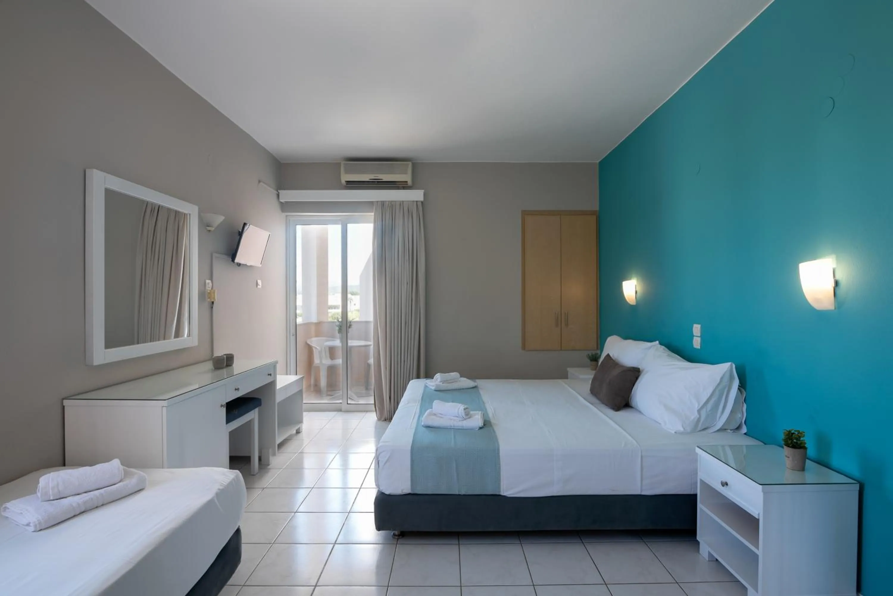 Photo of the whole room in Hermes Hotel