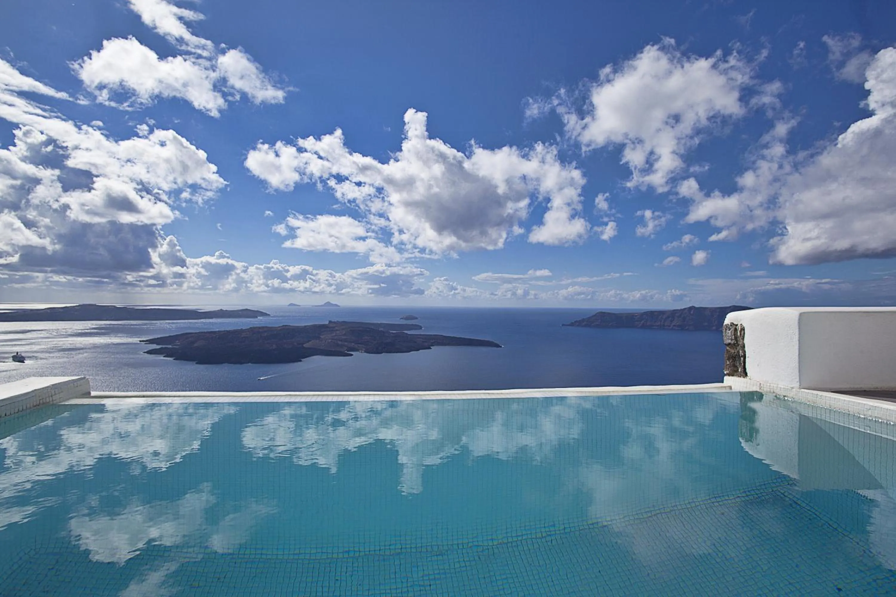 Swimming pool in Dreams Luxury Suites