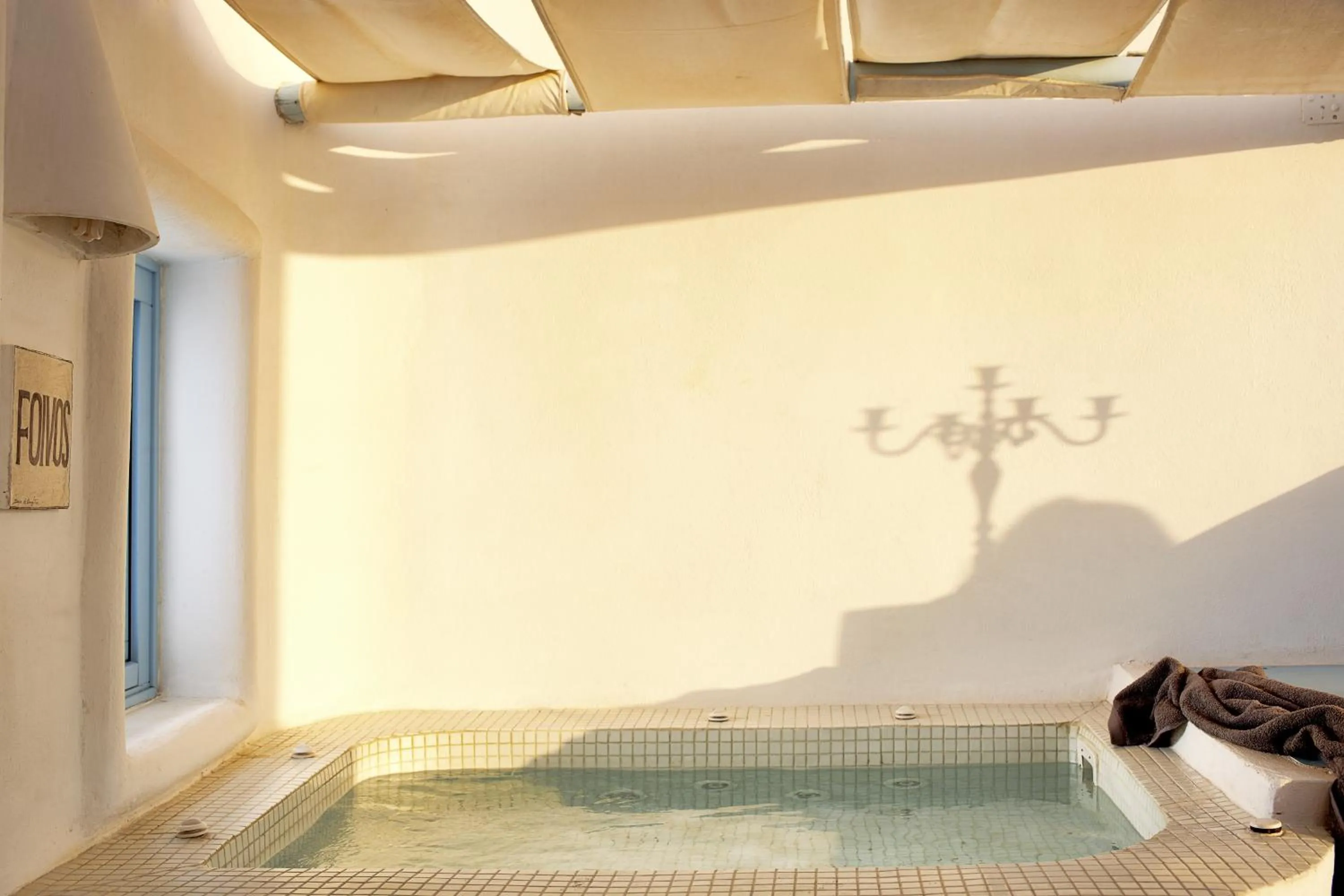 Hot Tub in Dreams Luxury Suites