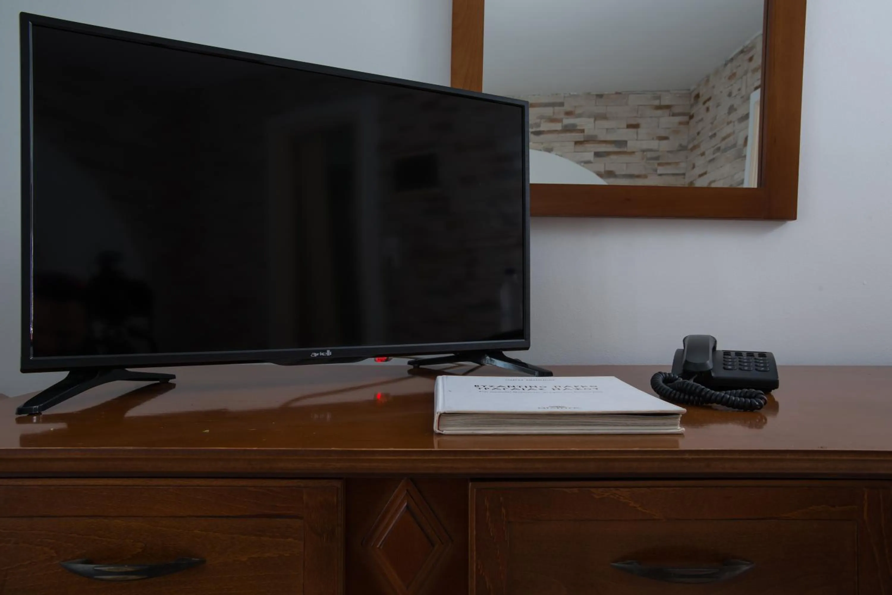 TV and multimedia in Naxos Palace Hotel