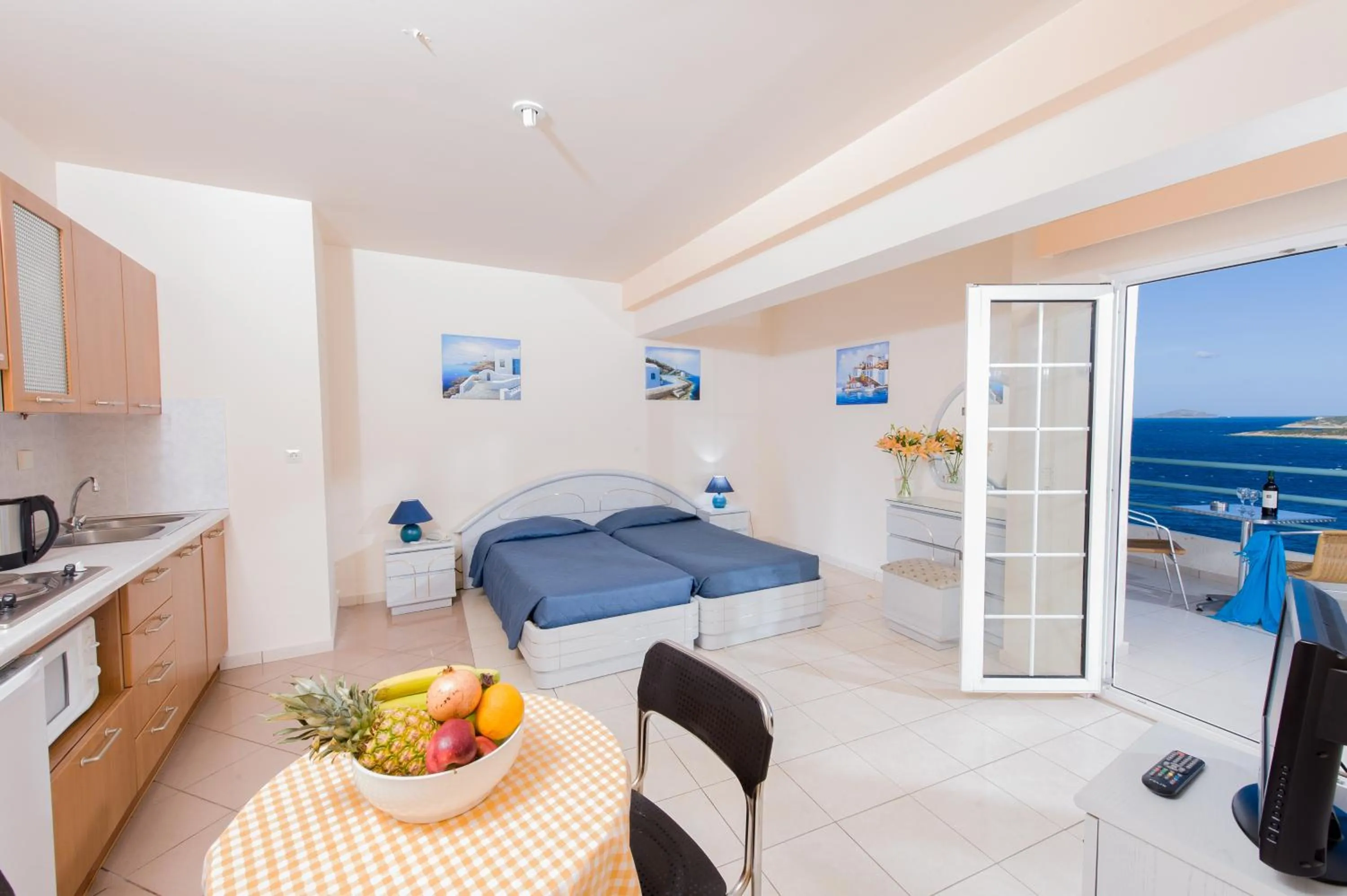 Photo of the whole room, Bed in Creta Hotel