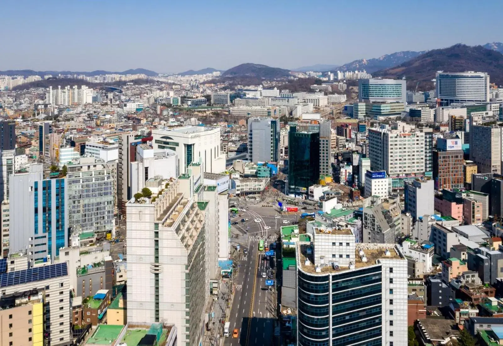 Property building in Brown Suites Hotel Sinchon Central Property building in Brown Suites Hotel Sinchon Central