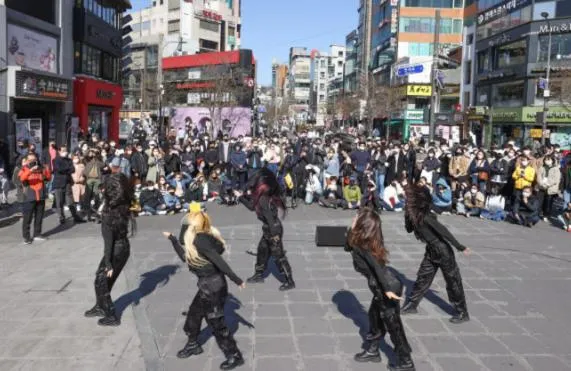 Neighbourhood in Brown Suites Hotel Sinchon Central