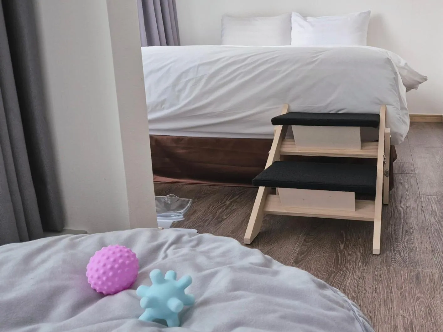 Bed in Brown Suites Hotel Sinchon Central