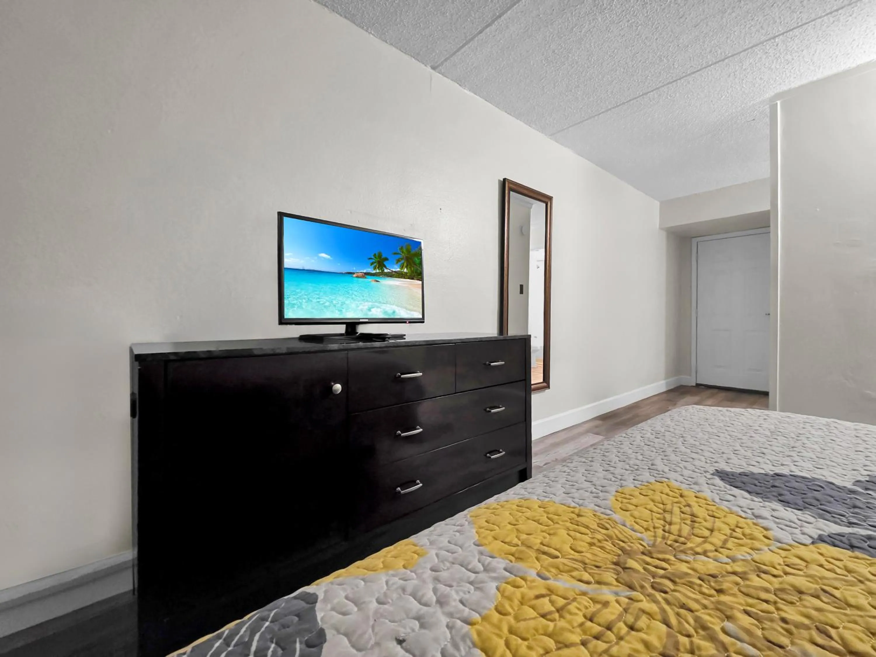 TV and multimedia, Bed in CRYSTAL PALACE RESORT