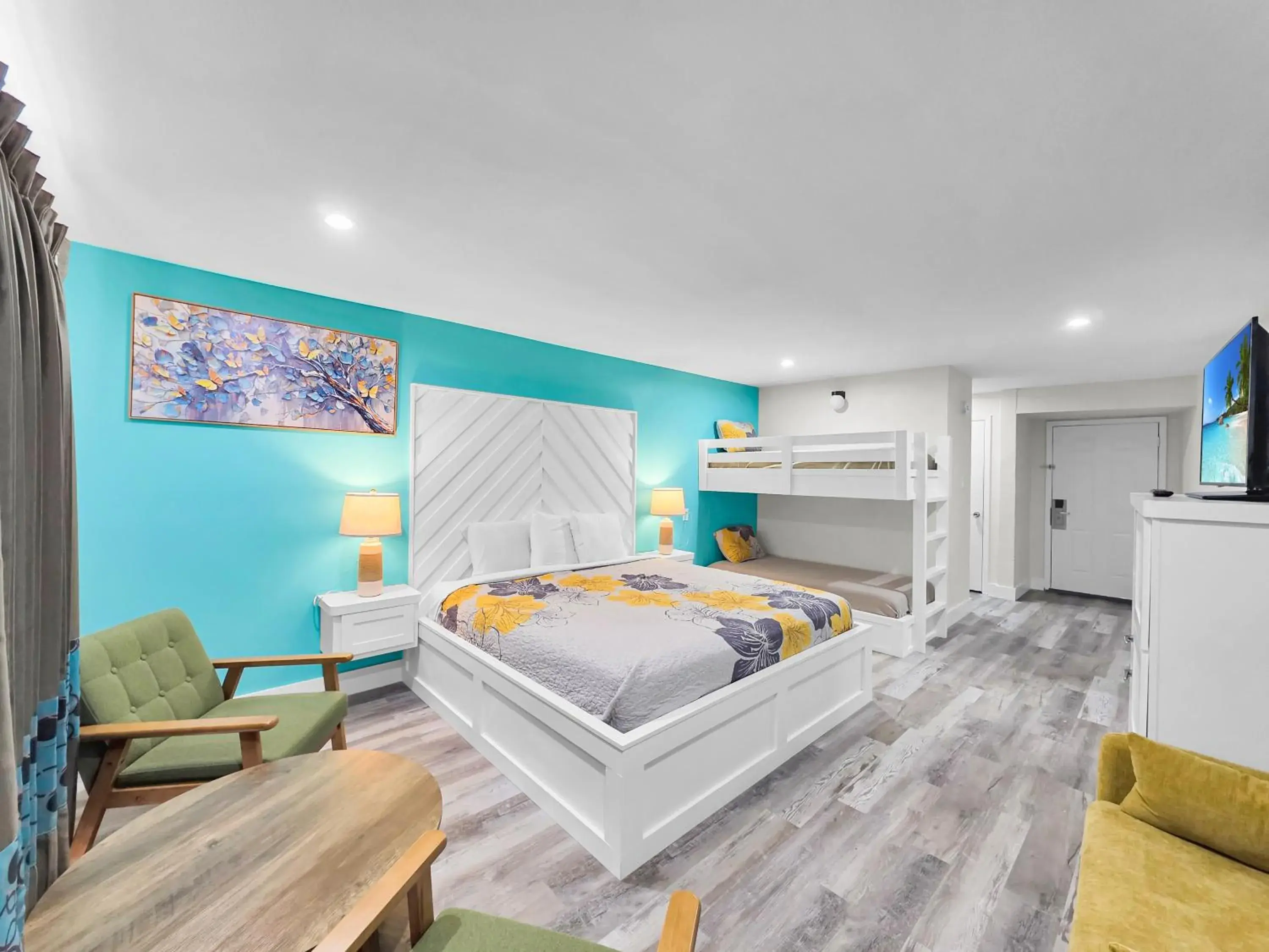 Photo of the whole room, Bed in CRYSTAL PALACE RESORT Photo of the whole room, Bed in CRYSTAL PALACE RESORT