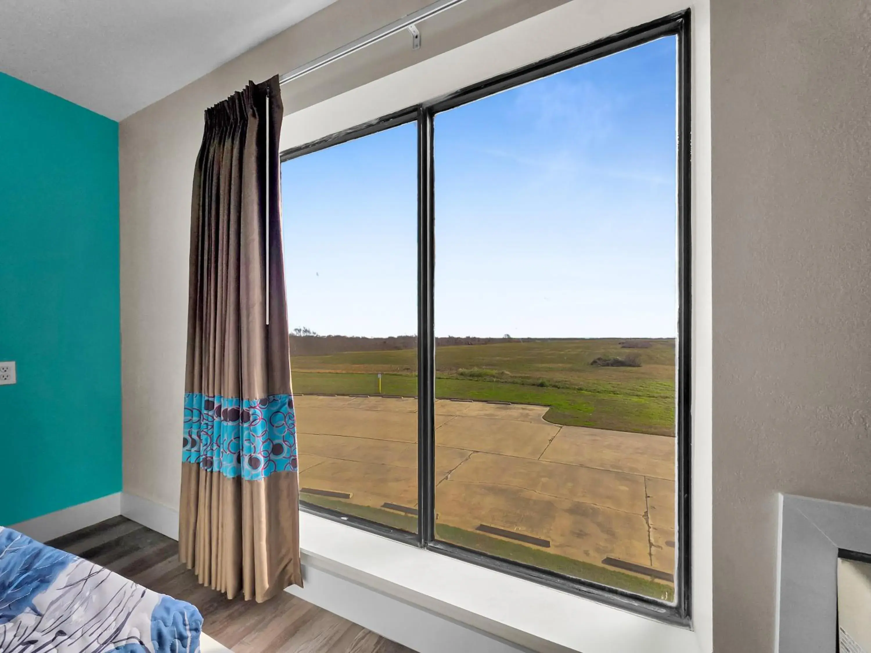 Quiet street view, Bed in CRYSTAL PALACE RESORT Quiet street view, Bed in CRYSTAL PALACE RESORT