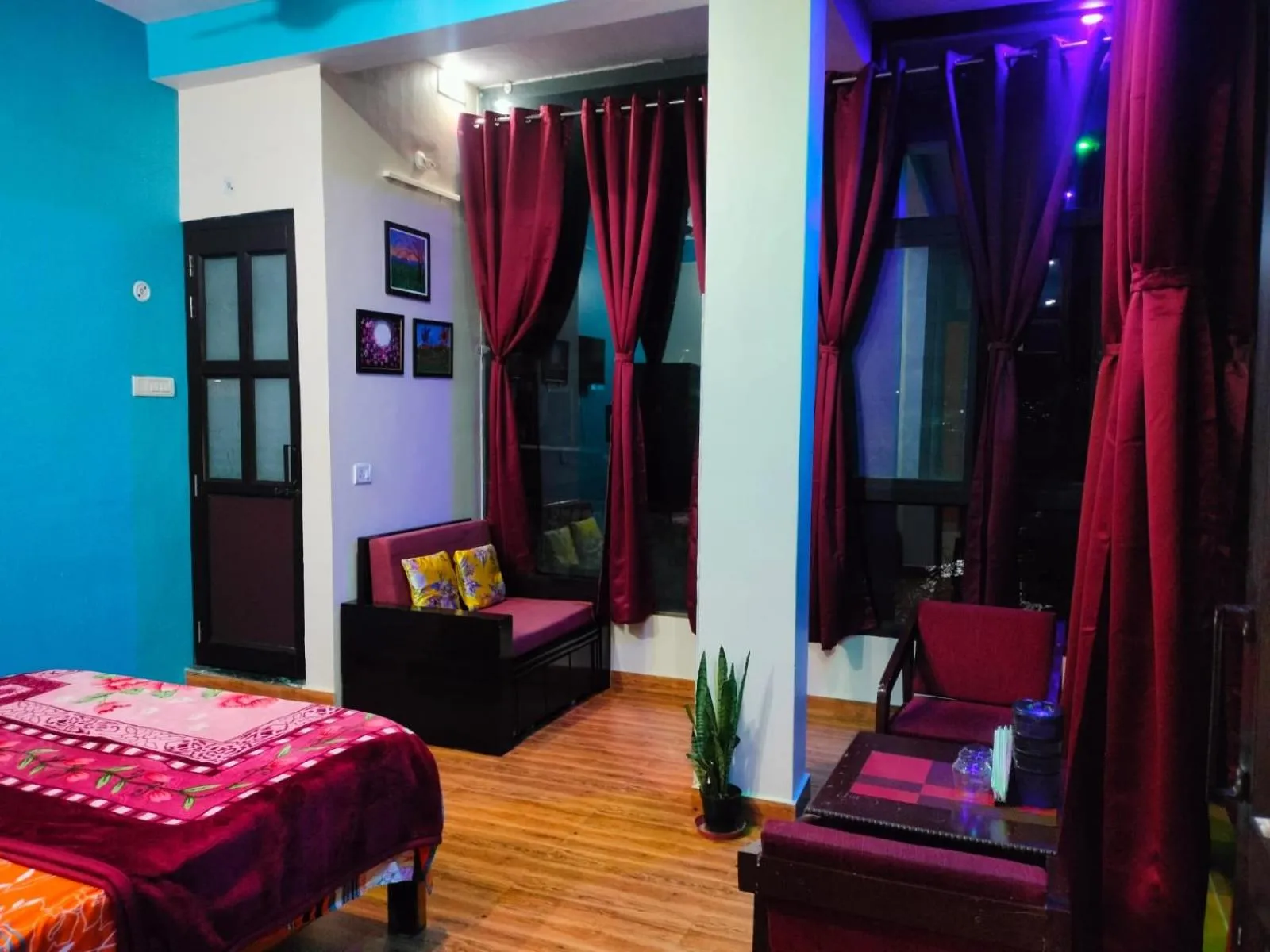 Bed in MangalMurti Himalyan Hotel