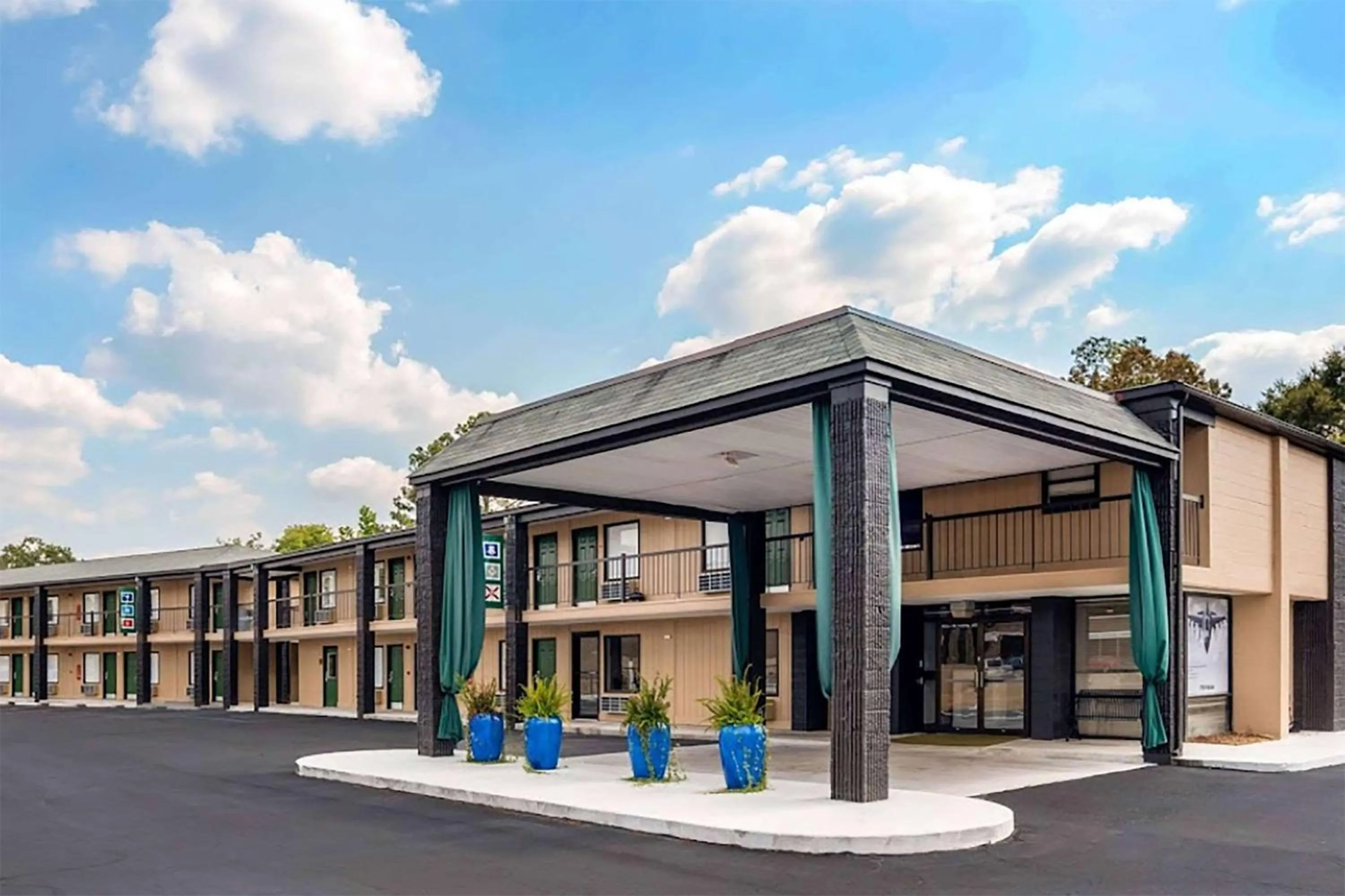 Property building in Super 8 by Wyndham Daleville-Fort Novosel