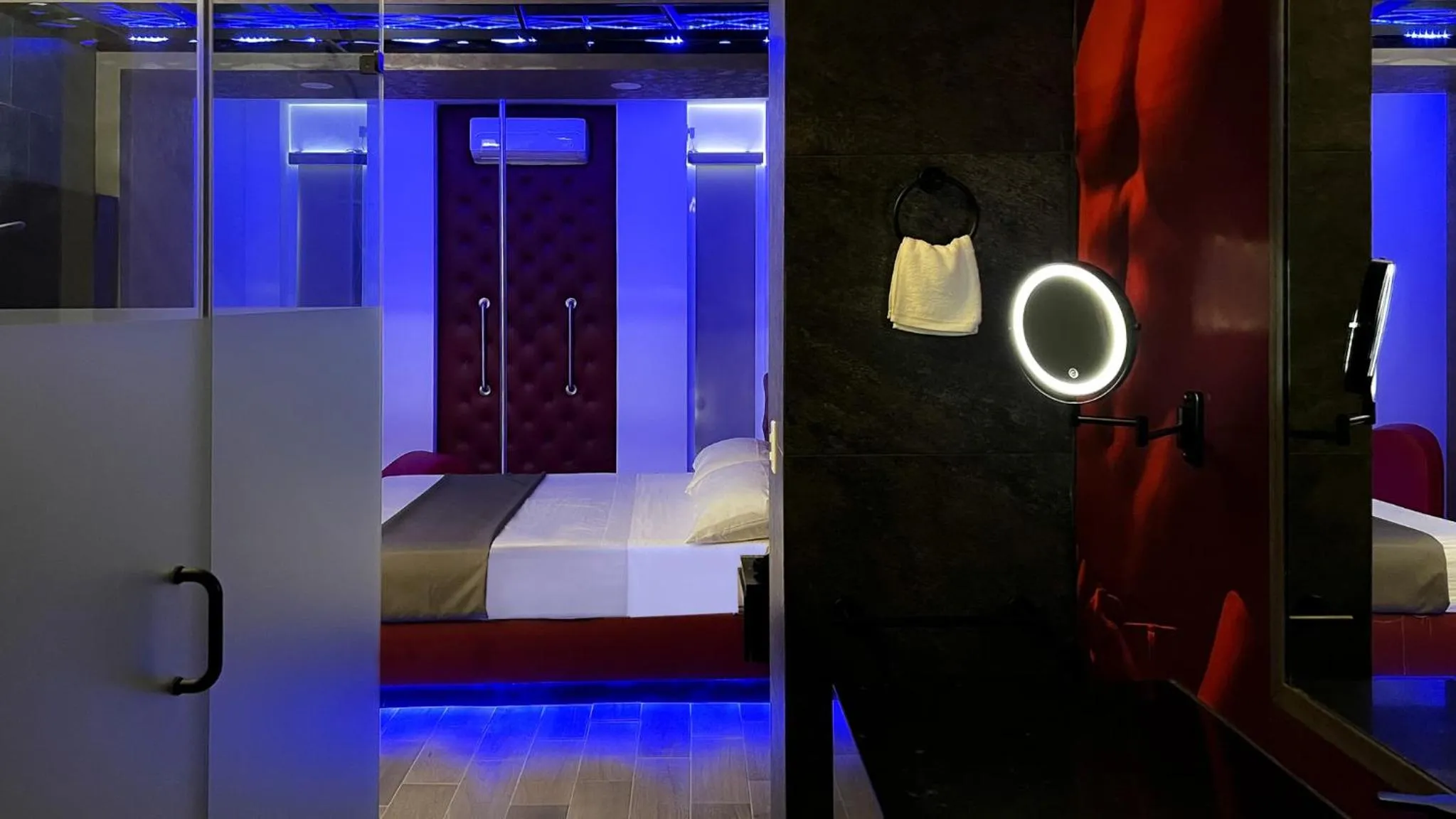 Decorative detail, Bed in Motel Boutique Qatro