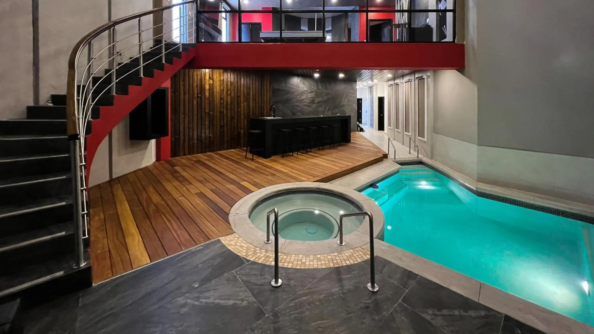 Swimming pool in Motel Boutique Qatro