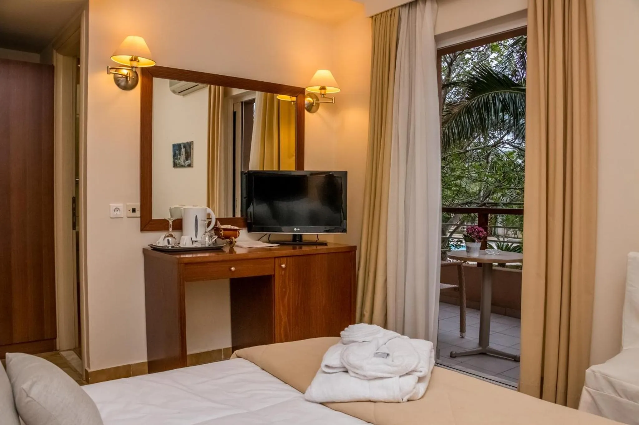 TV and multimedia, Bed in Apollo Resort Art Hotel