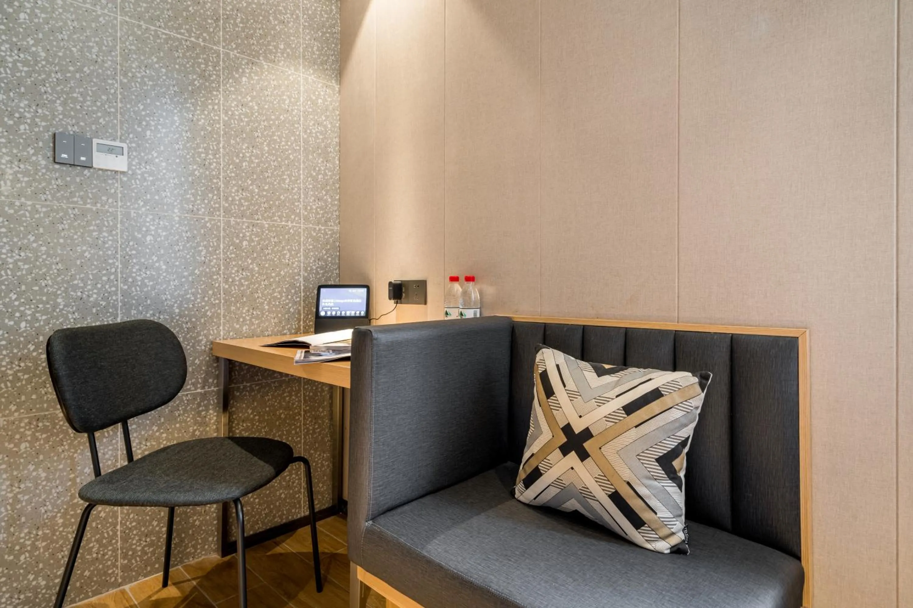 Meego Smart Select Hotel