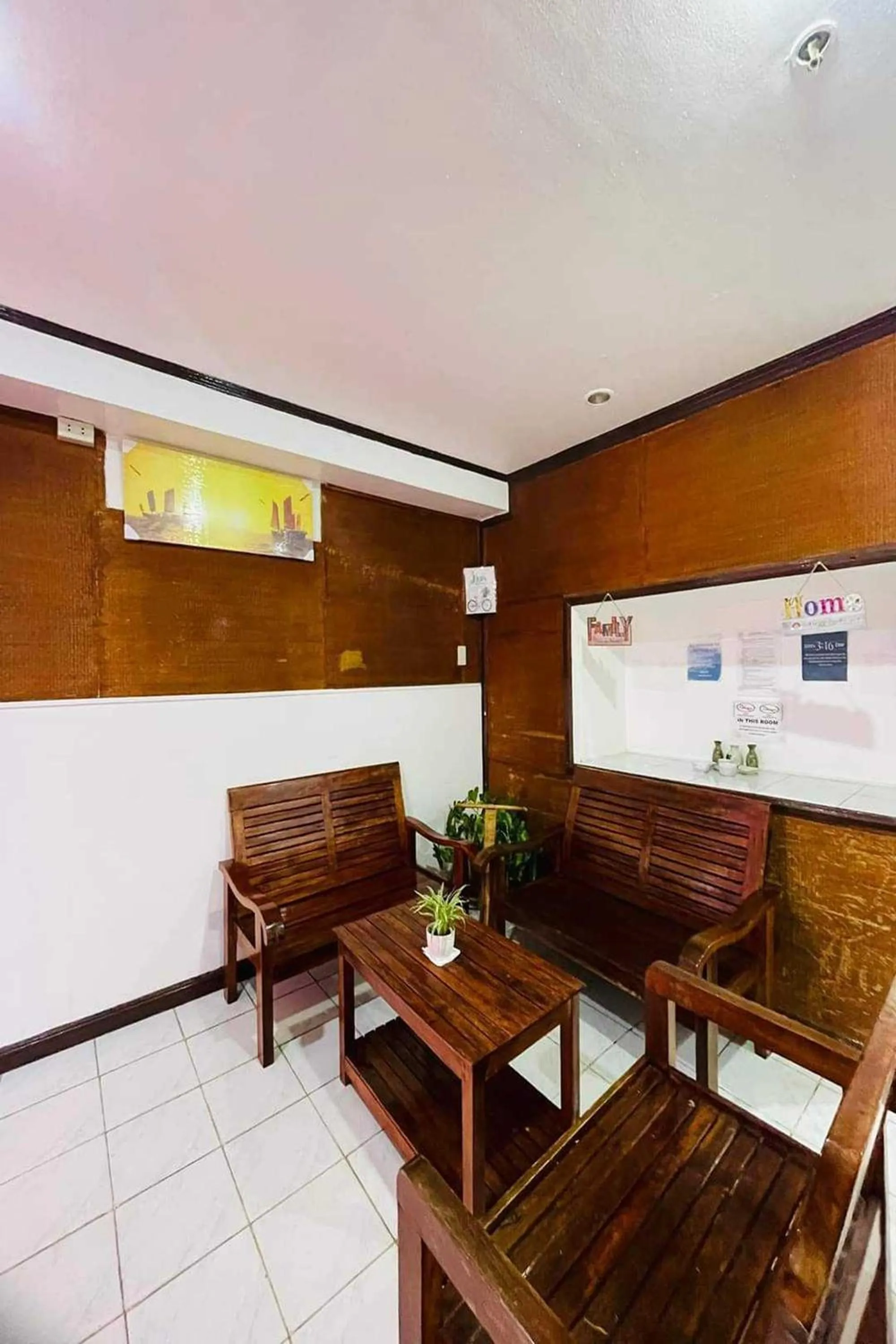 Living room in Istroberi Inn Palawan near Airport