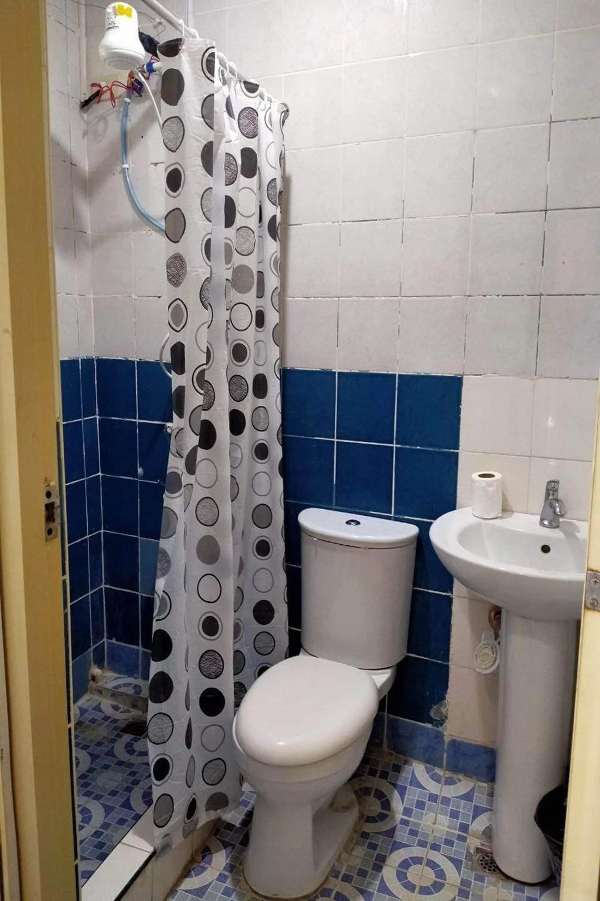 Bathroom in Istroberi Inn Palawan near Airport