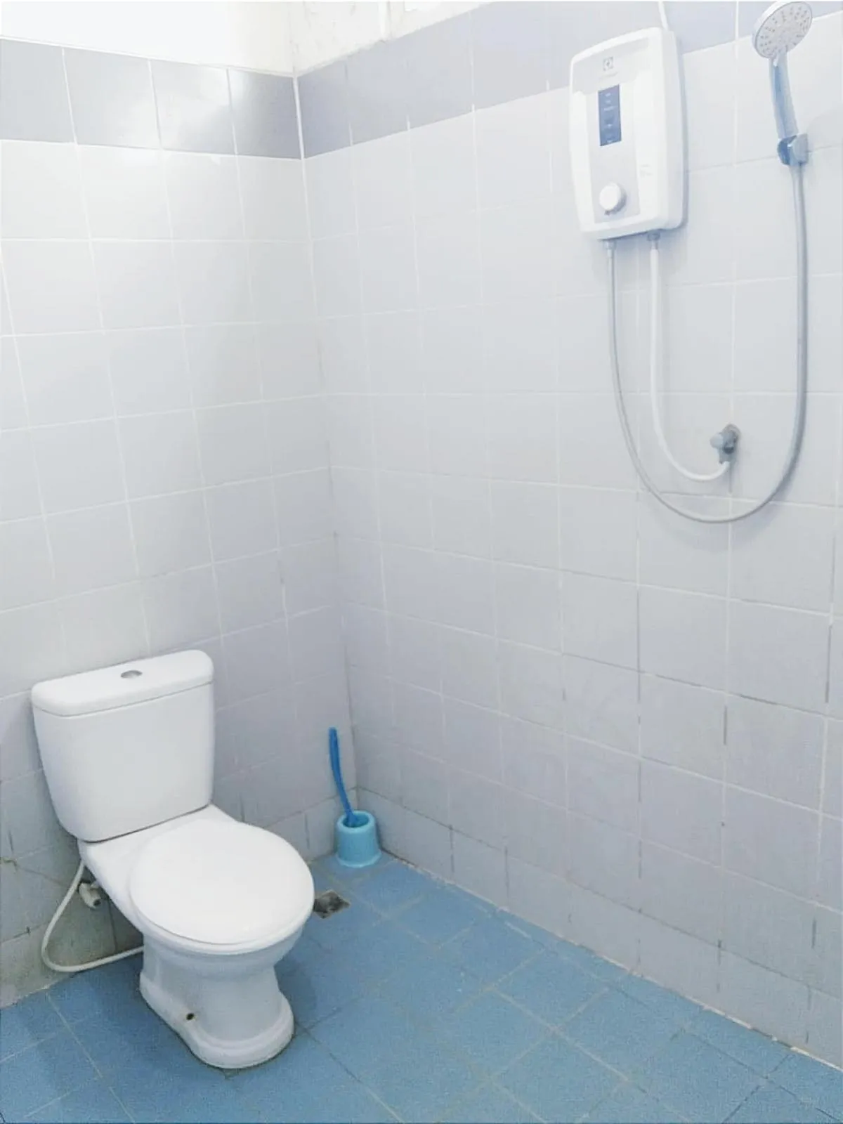 Bathroom in Kost Griya Asri by ecommerceloka