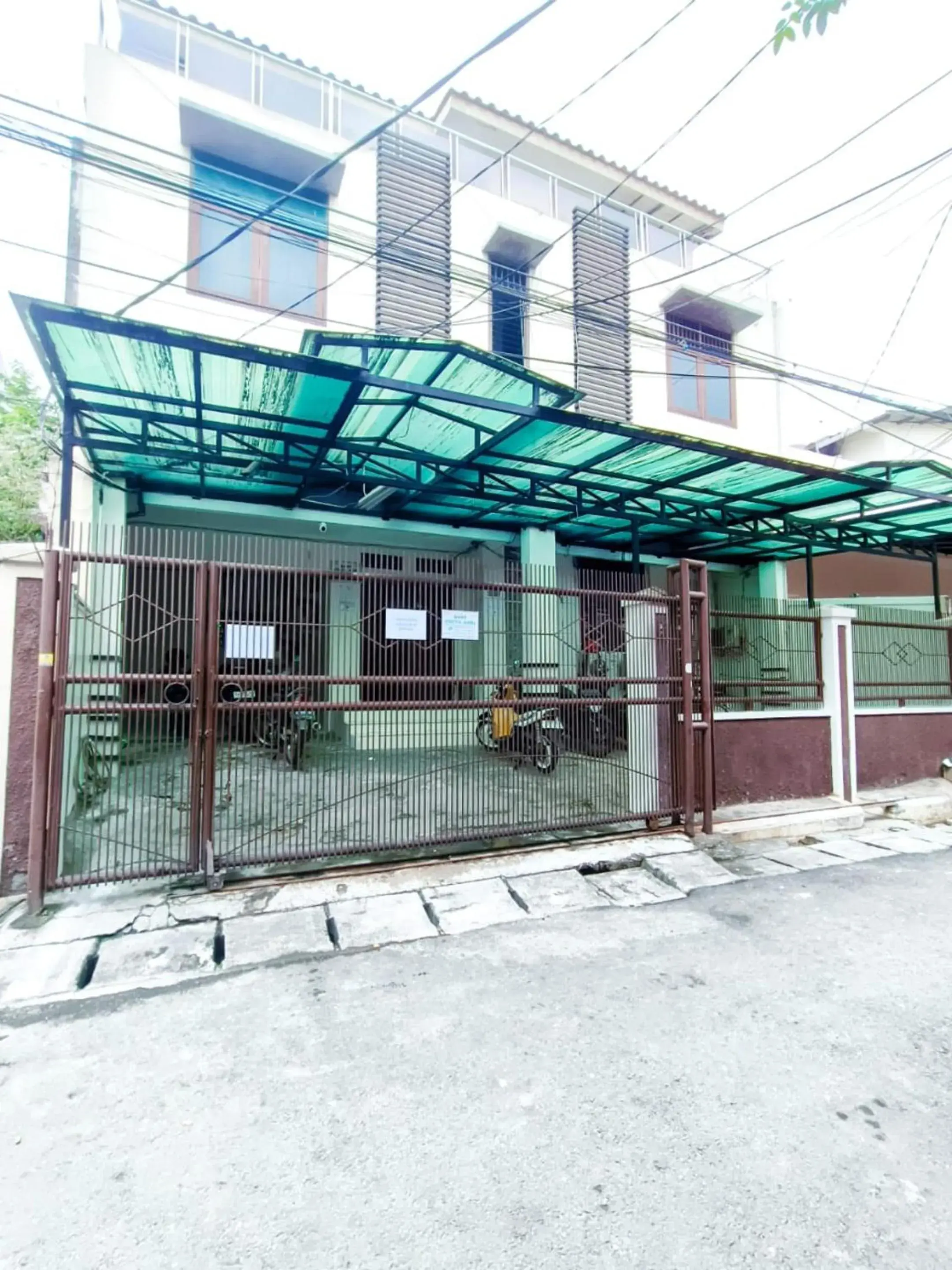 Property building in Kost Griya Asri by ecommerceloka Property building in Kost Griya Asri by ecommerceloka
