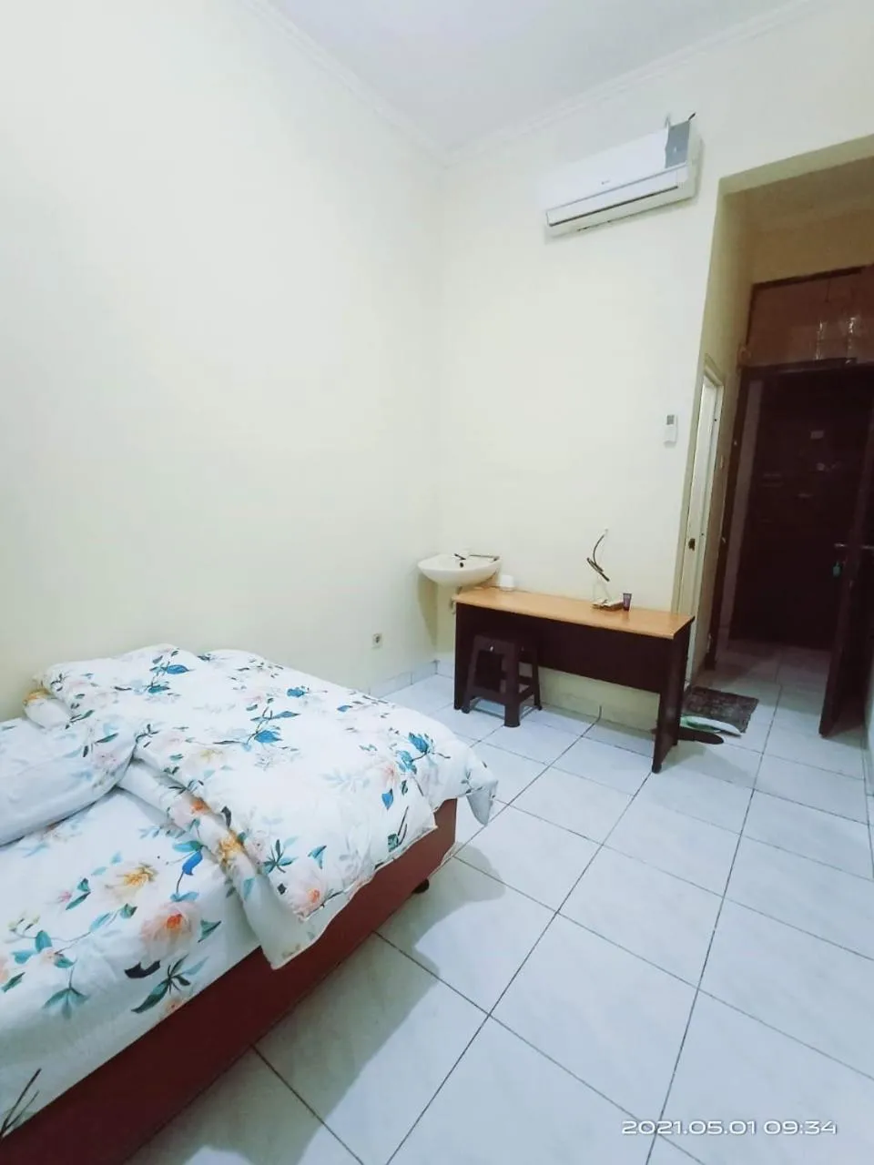 Bedroom, Bed in Kost Griya Asri by ecommerceloka