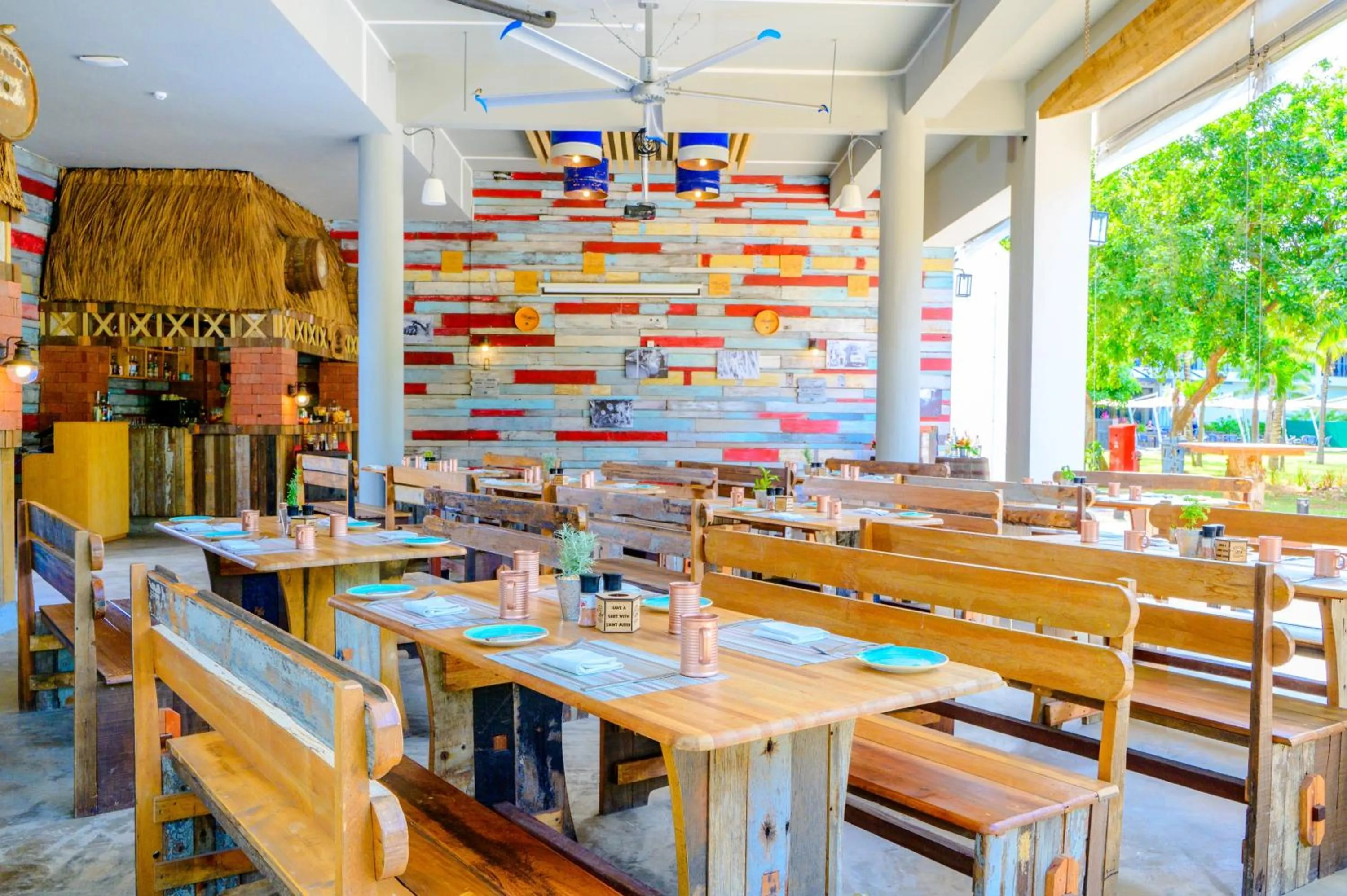 Restaurant/places to eat in Ocean's Creek Beach Hotel