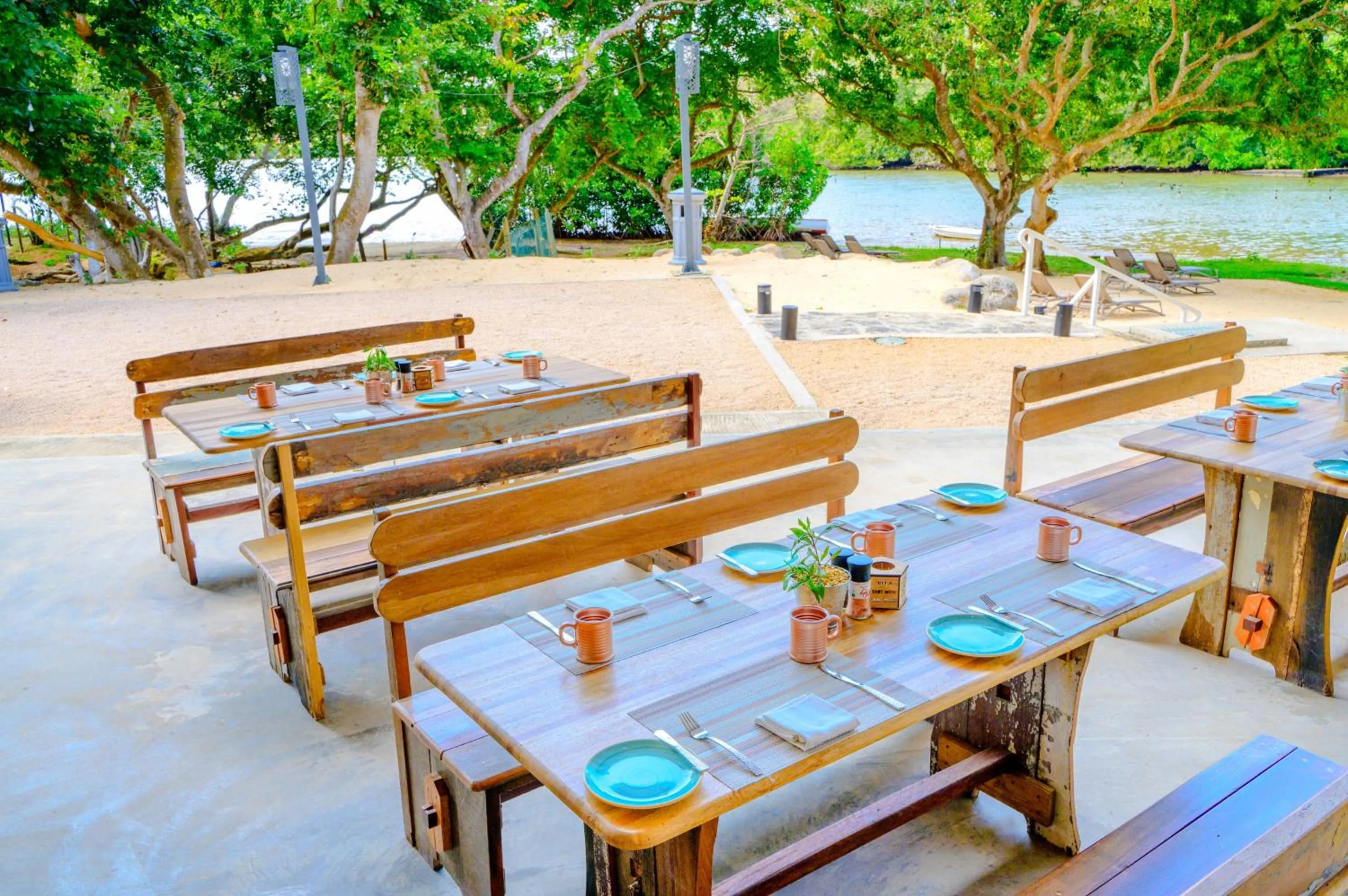 Restaurant/places to eat in Ocean's Creek Beach Hotel