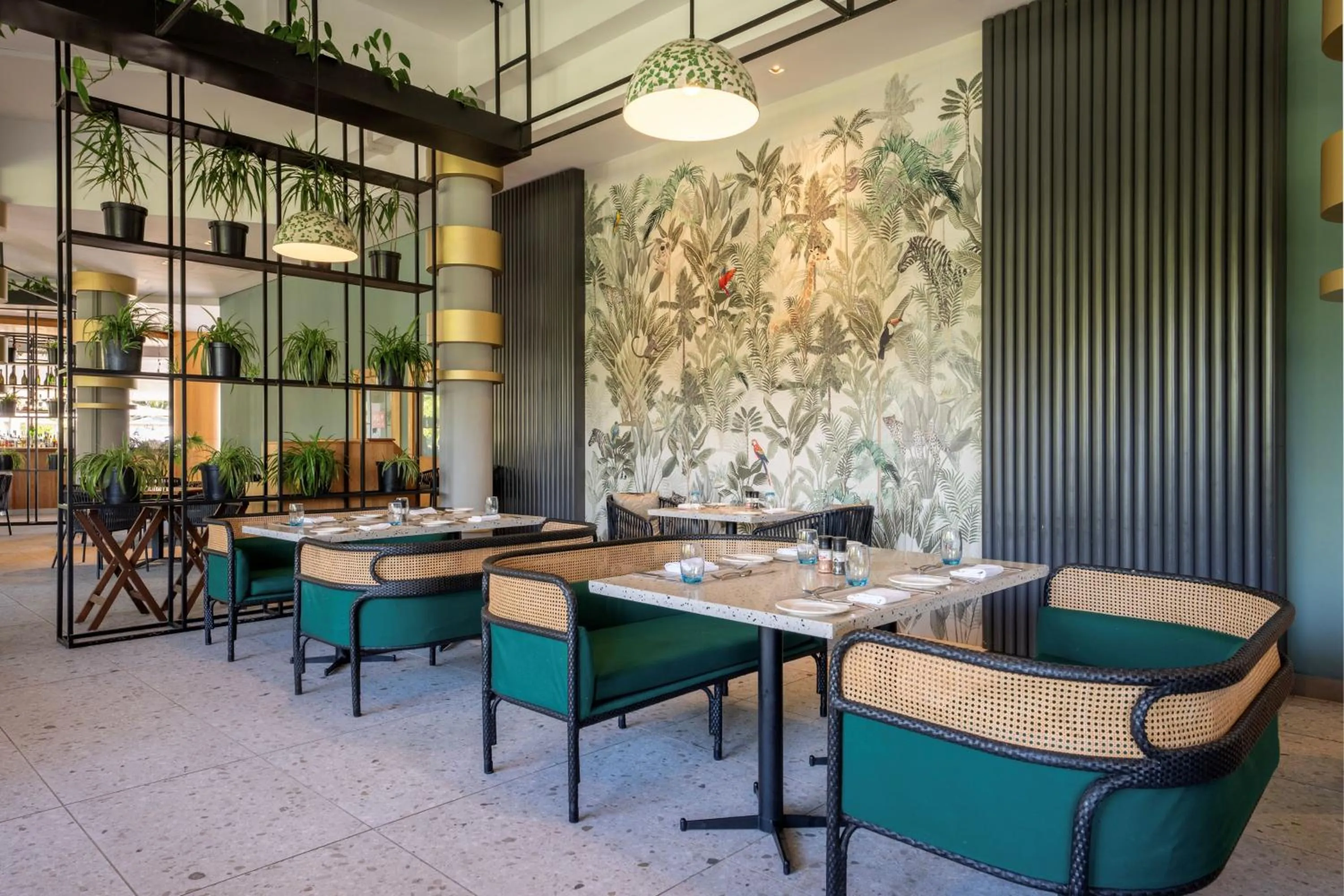 Restaurant/places to eat in Ocean's Creek Beach Hotel