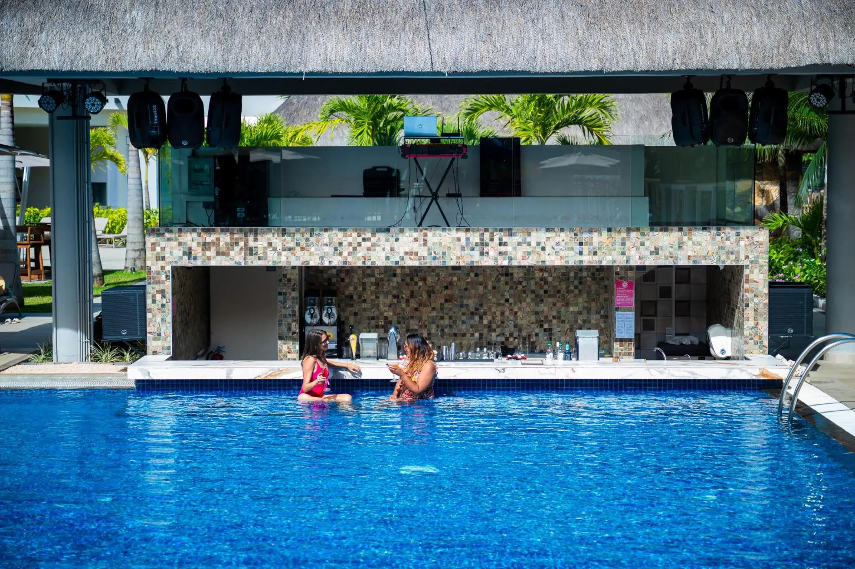 Lounge or bar in Ocean's Creek Beach Hotel Lounge or bar in Ocean's Creek Beach Hotel