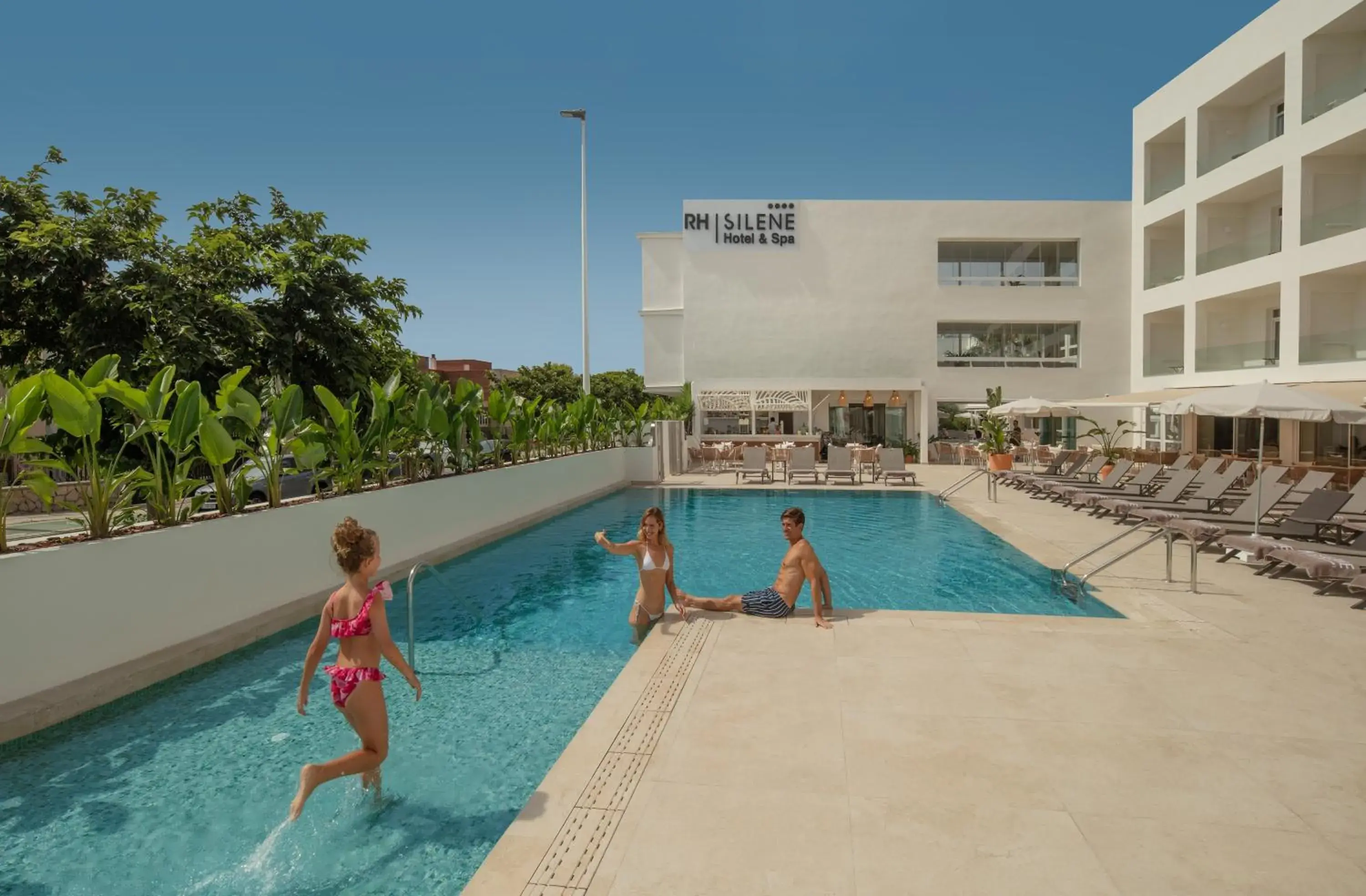Swimming pool in RH Silene Hotel & Spa 4 Sup Swimming pool in RH Silene Hotel & Spa 4 Sup